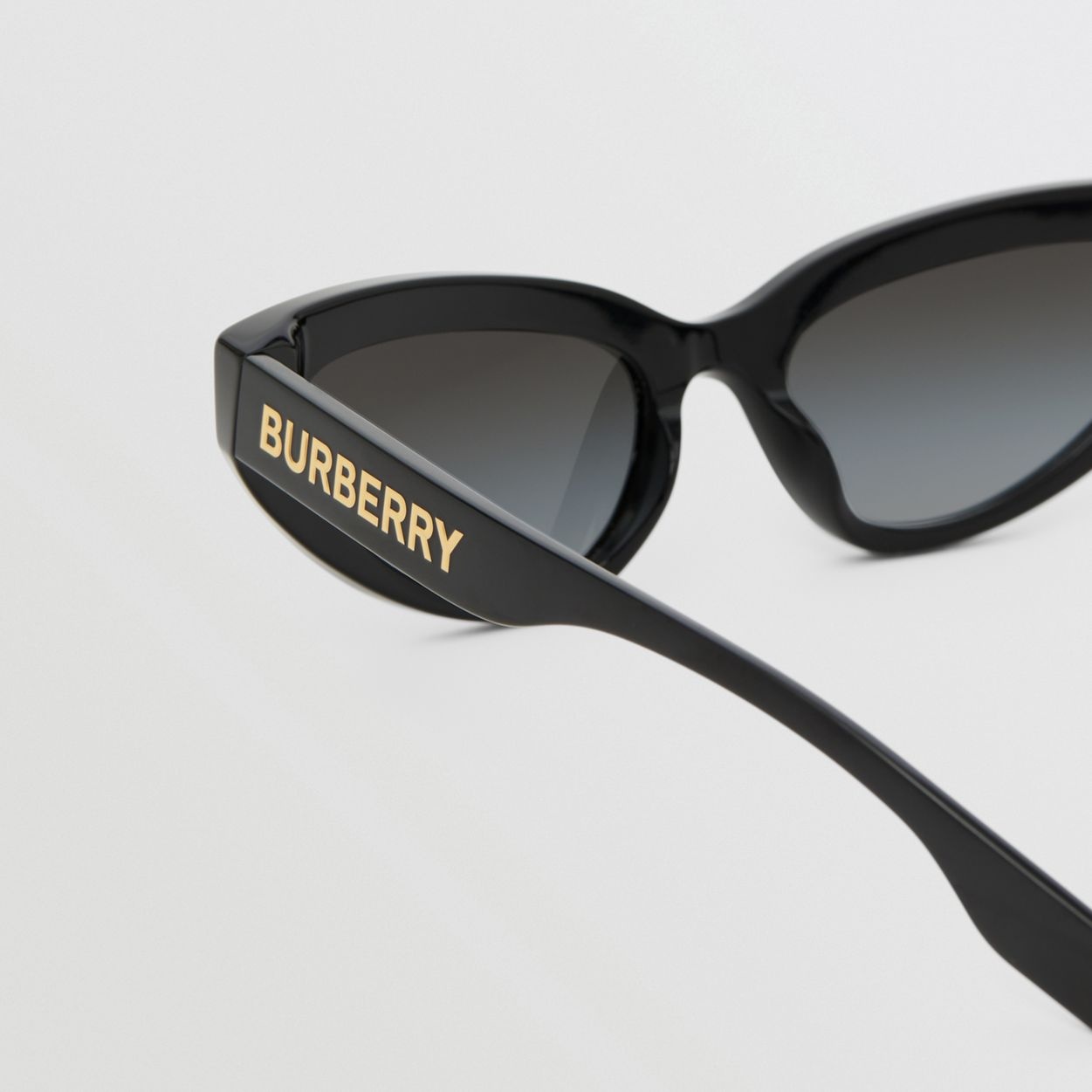 Cat-eye Frame Sunglasses - 2