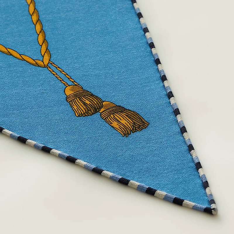 La Reale giant triangle 3