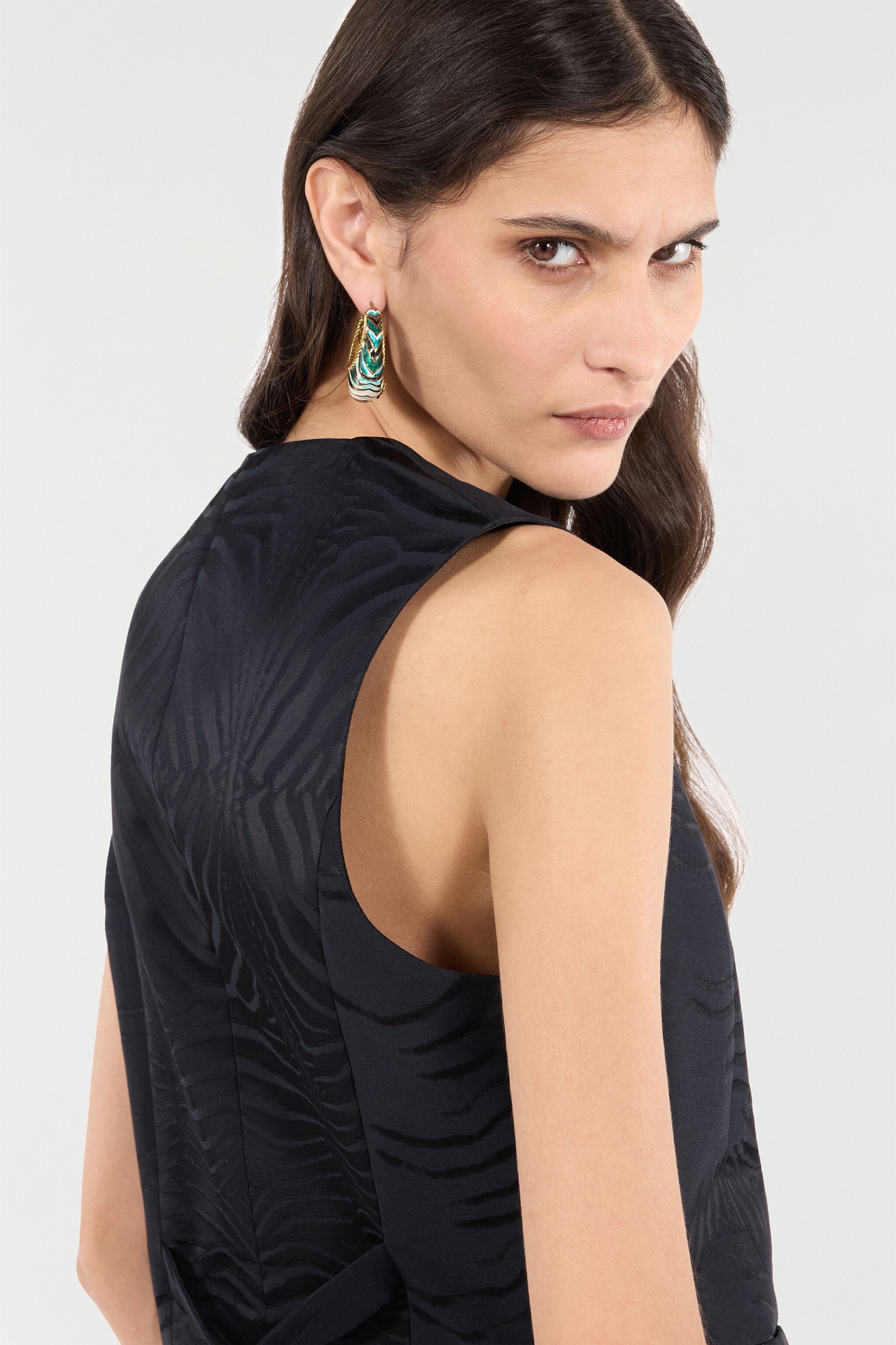 Vest With Solid-Color Tiger Skin Design - 7