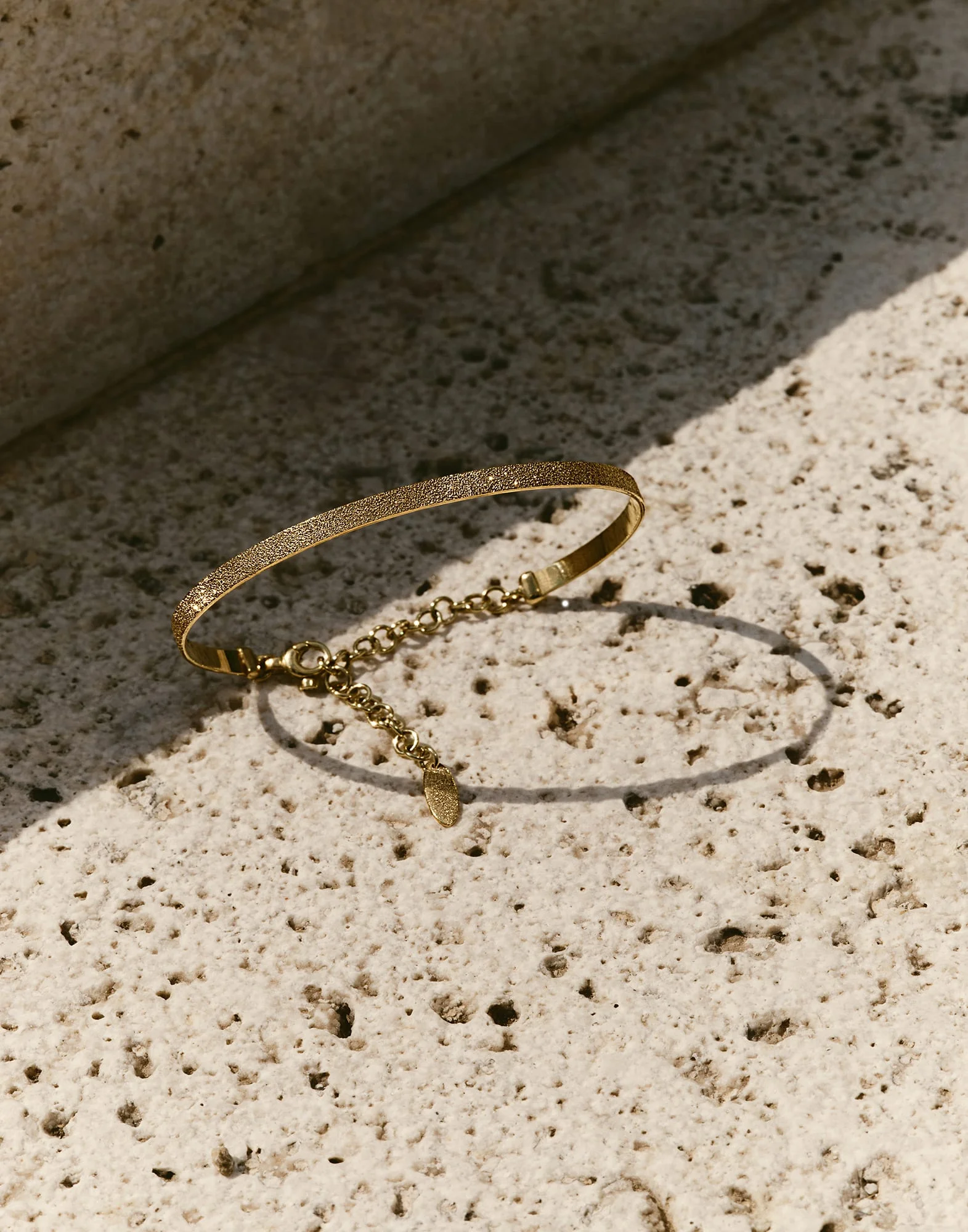 18k Gold bracelet with 0.015ct Diamond - 1