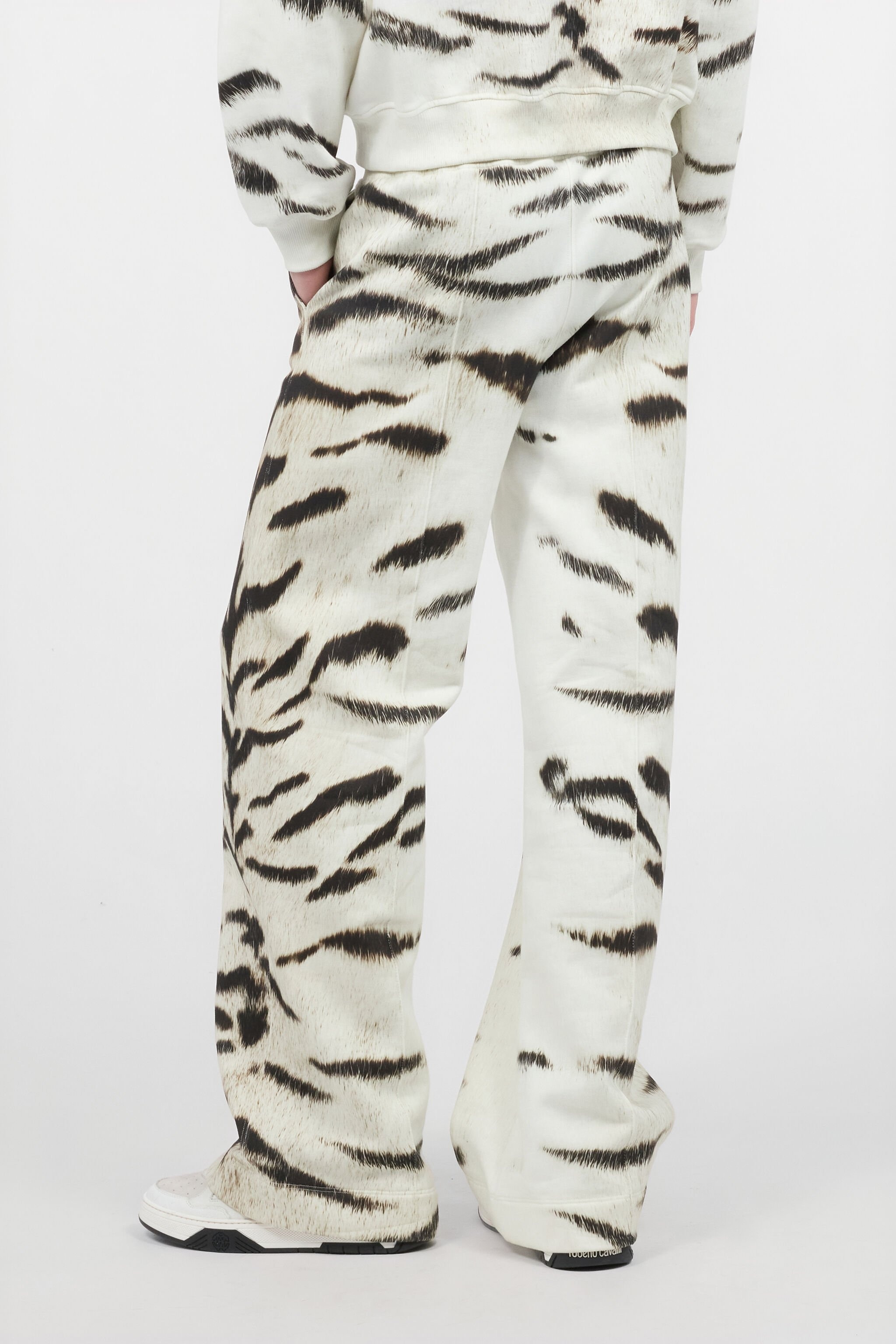 Man Sports Pants With White Tigresse OGAT X Roberto Cavalli Print - 5