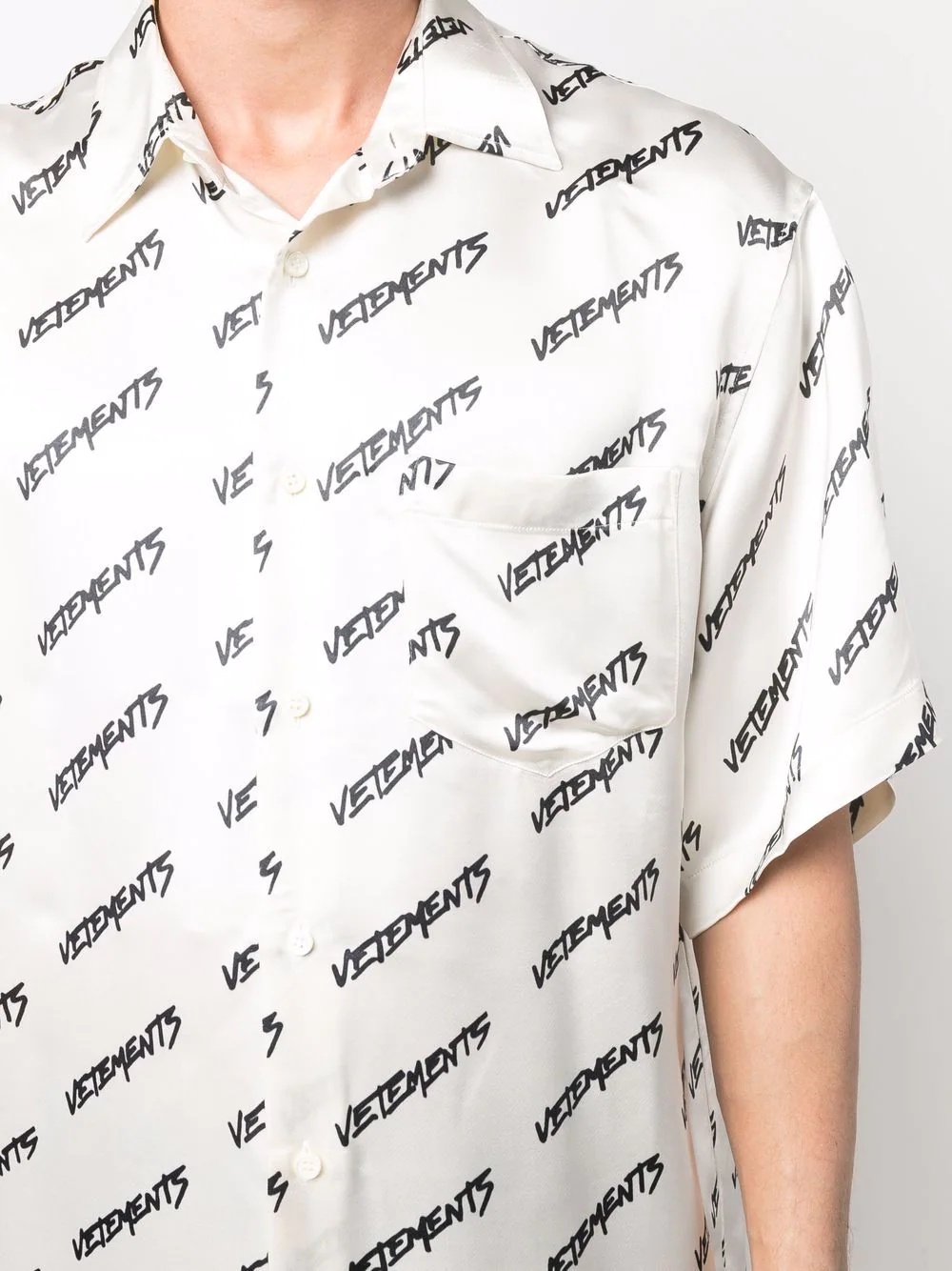 logo-print short-sleeved shirt - 6