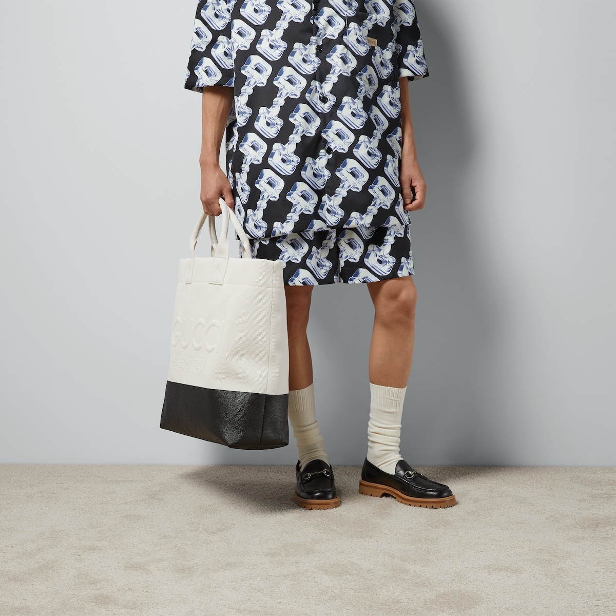 Canvas tote bag with embossed detail - 3