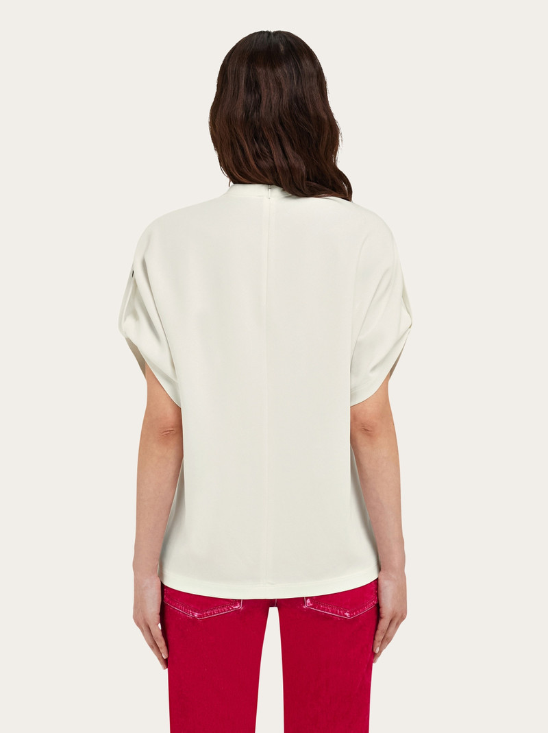 Crew neck T-shirt with turned up sleeve 3