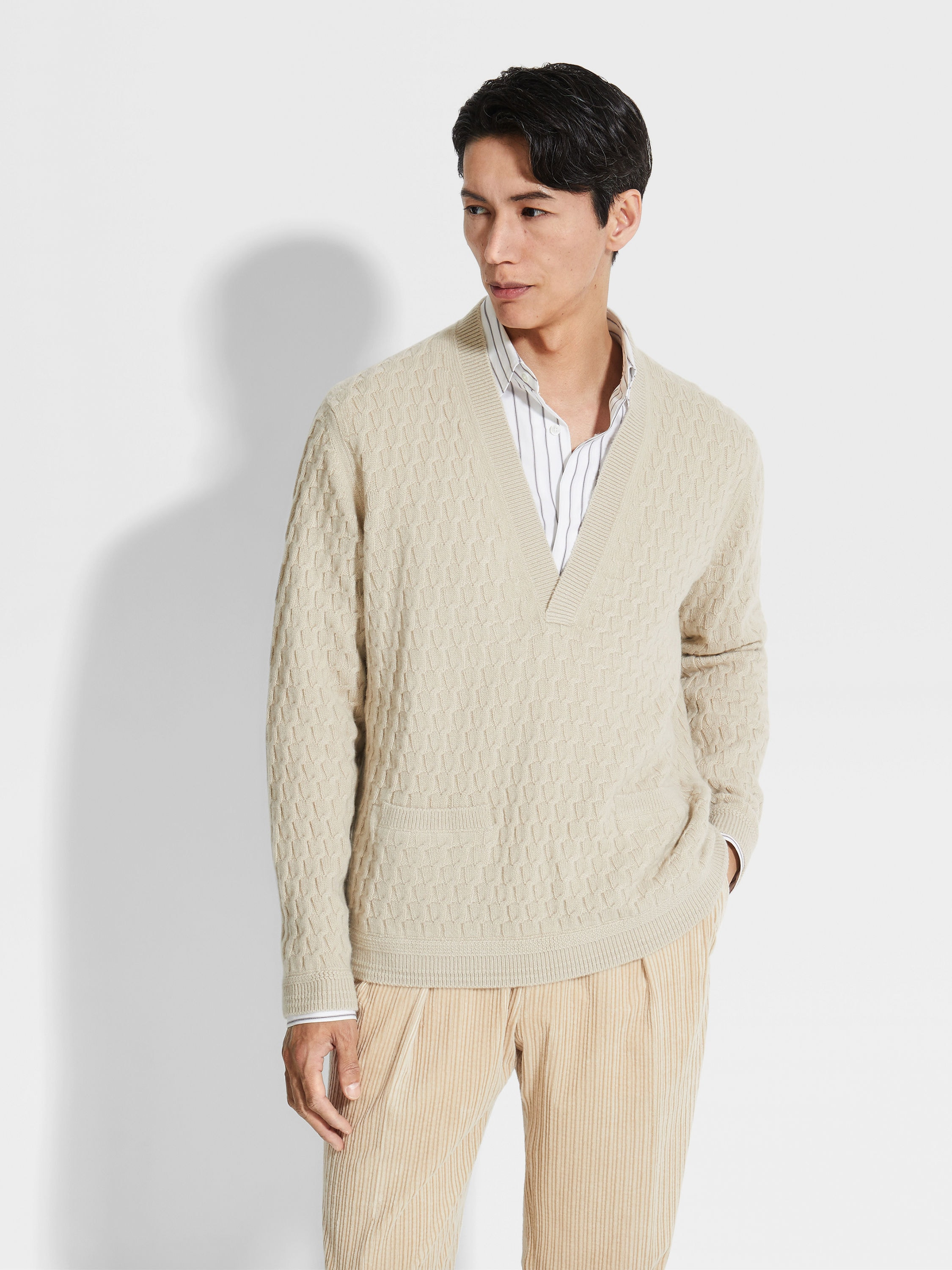 LIGHT BEIGE OASI CASHMERE V-NECK - 3