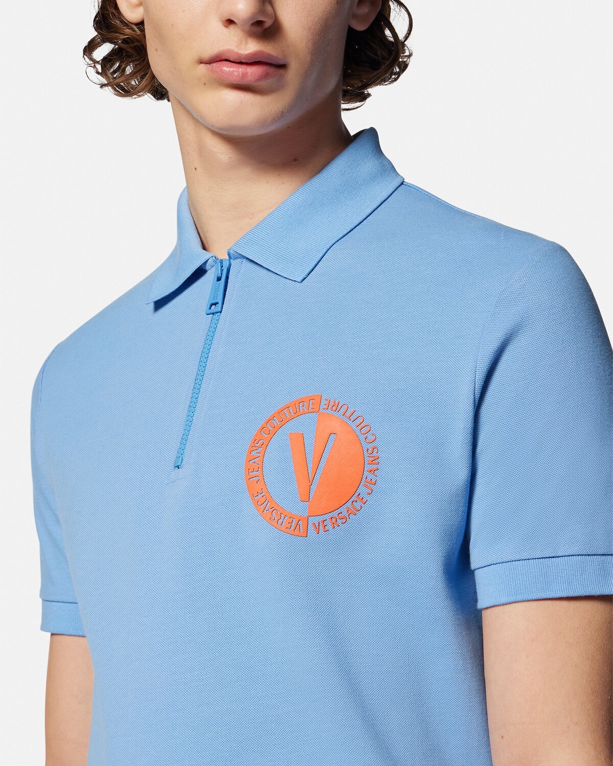 V-Emblem Short-Sleeved Zip Polo Shirt - 5