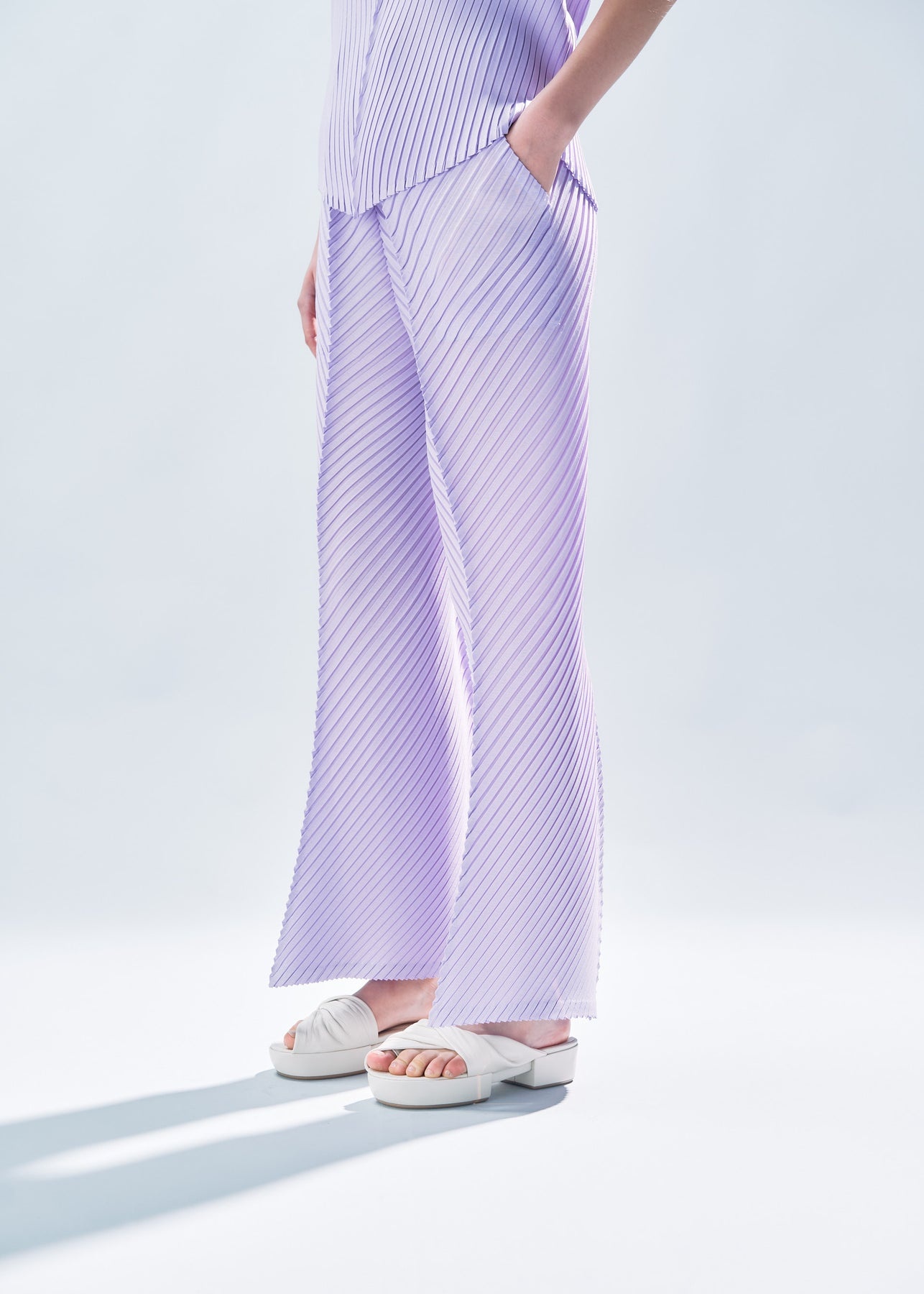 PAPER LIKE PLEATS PANTS - 3