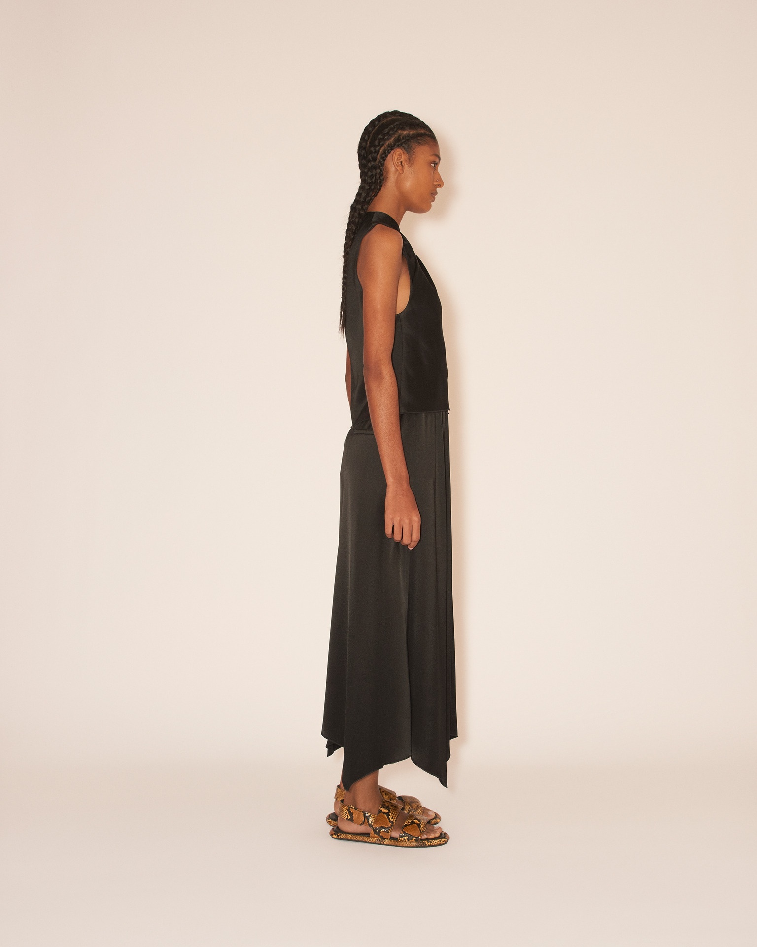 FINJA - Elasticated waist fluted midi skirt - Black - 4