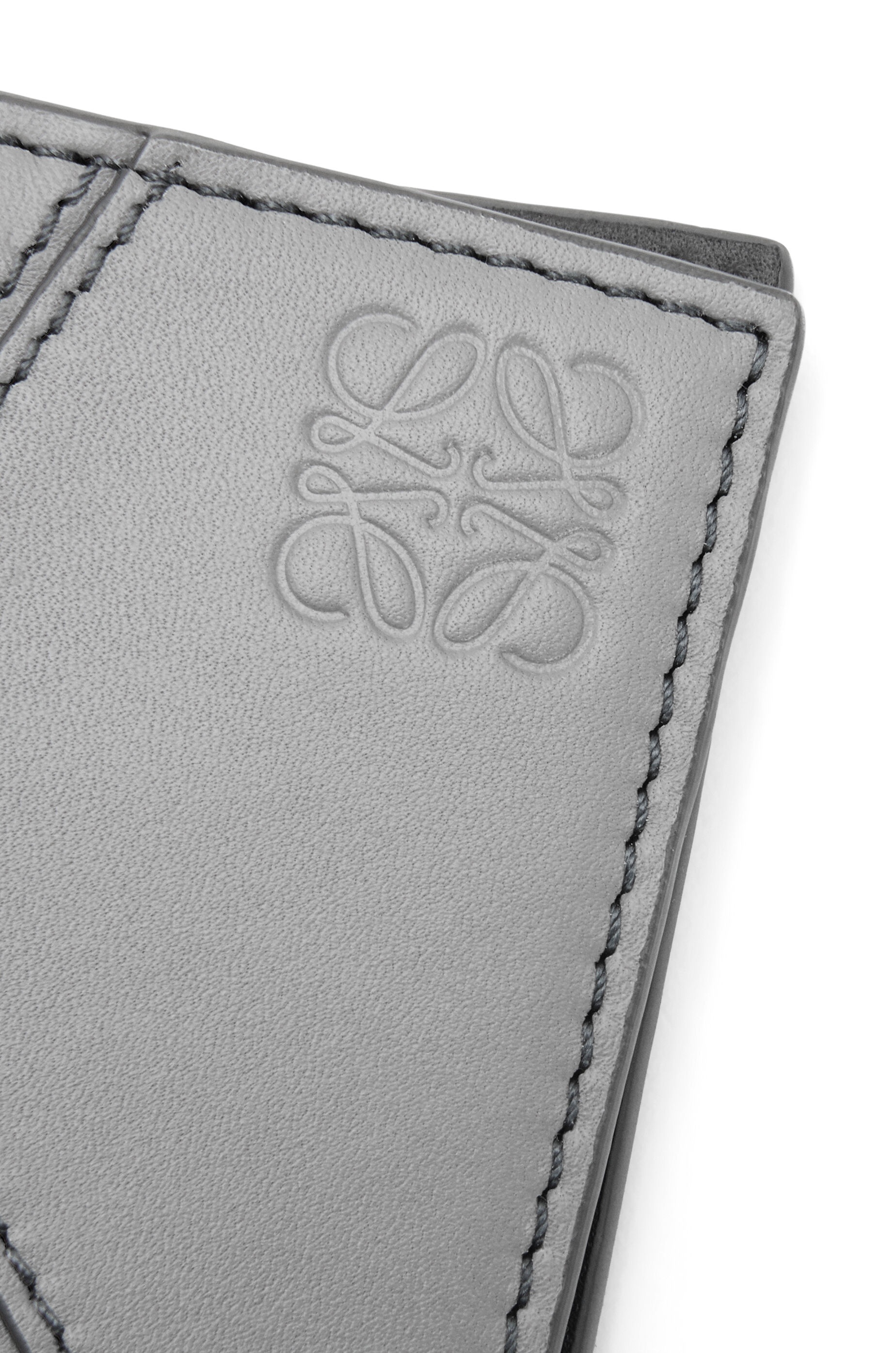 Puzzle stitches bifold cardholder in smooth calfskin - 5