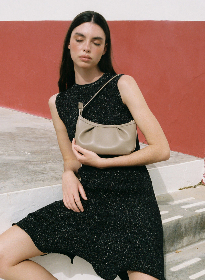 Elleme Dimple Pochette Leather Taupe outlook