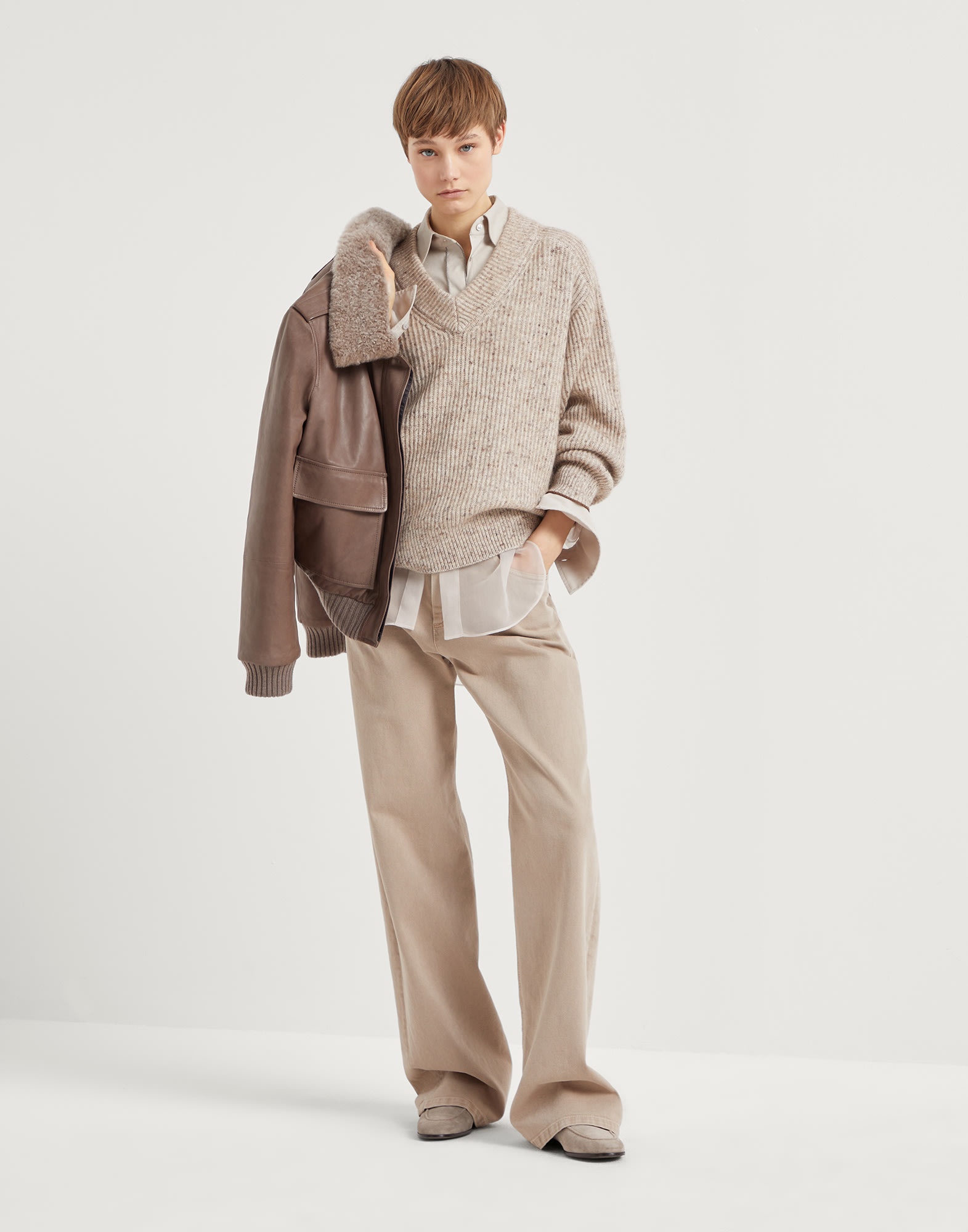 Garment-dyed comfort denim loose trousers with shiny tab - 4