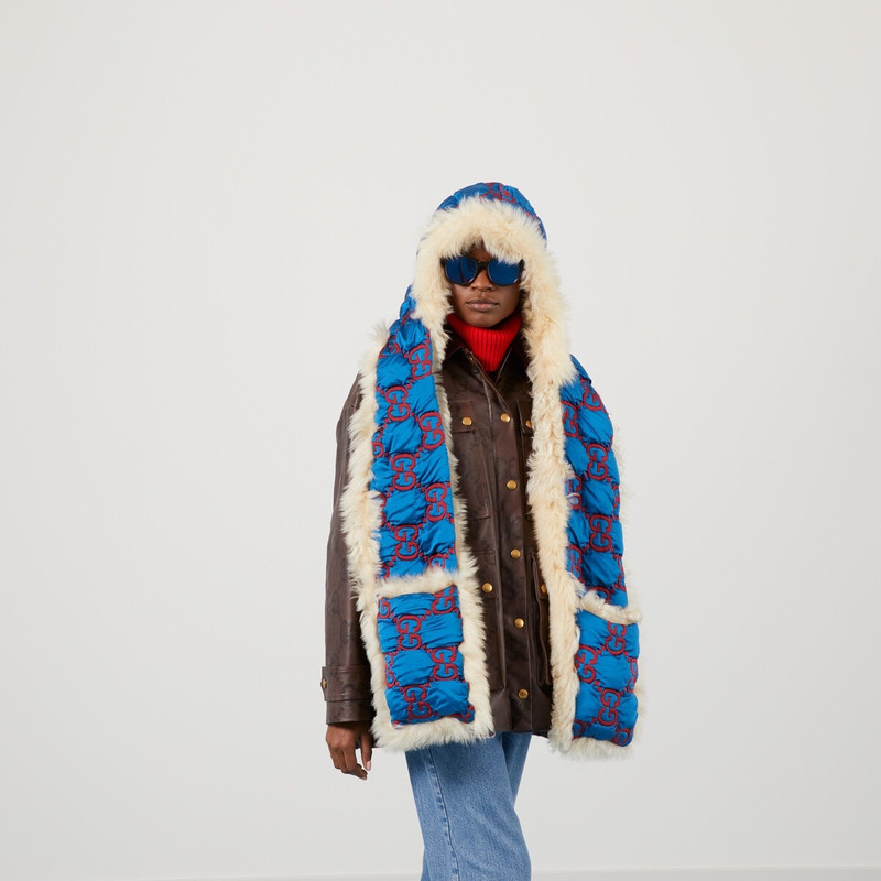 Nylon hooded scarf with pockets 3