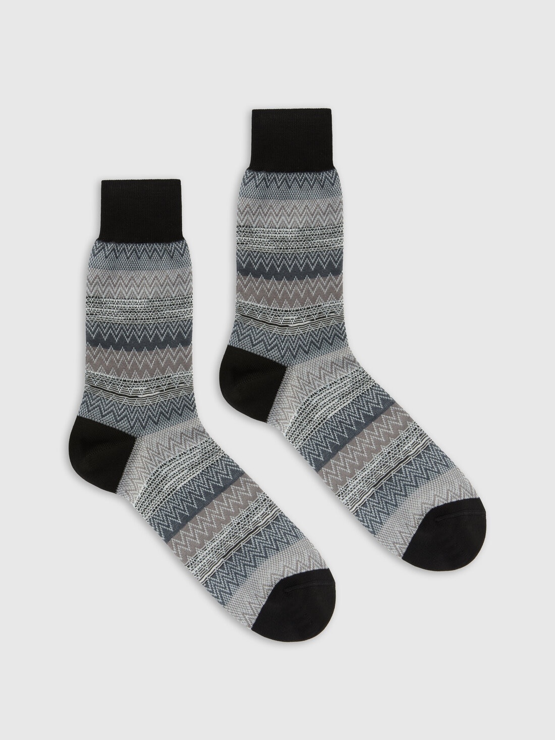 Short socks in 100% cotton with striped zig-zag pattern. - 1