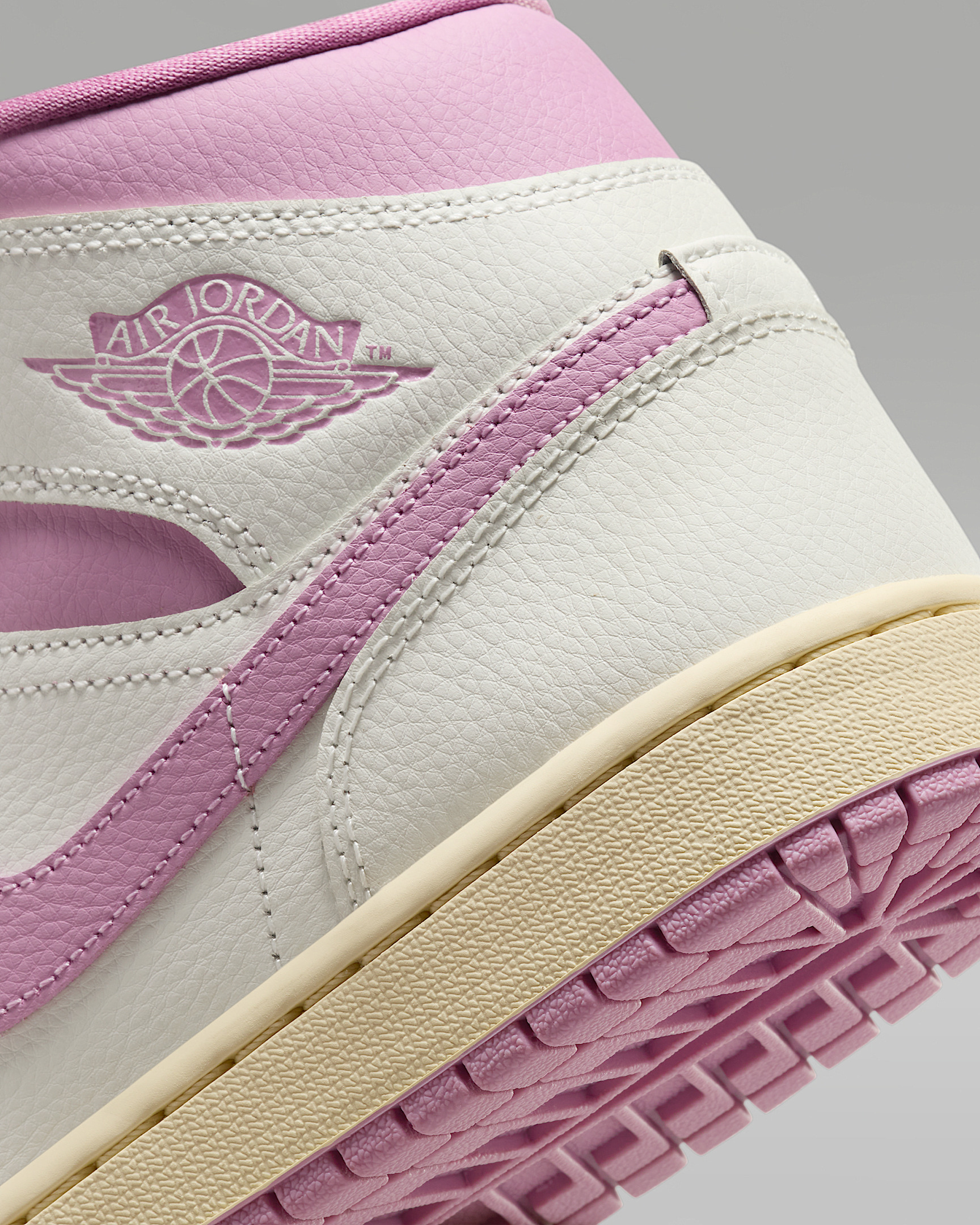 Air Jordan 1 Mid Women's Shoes - 8