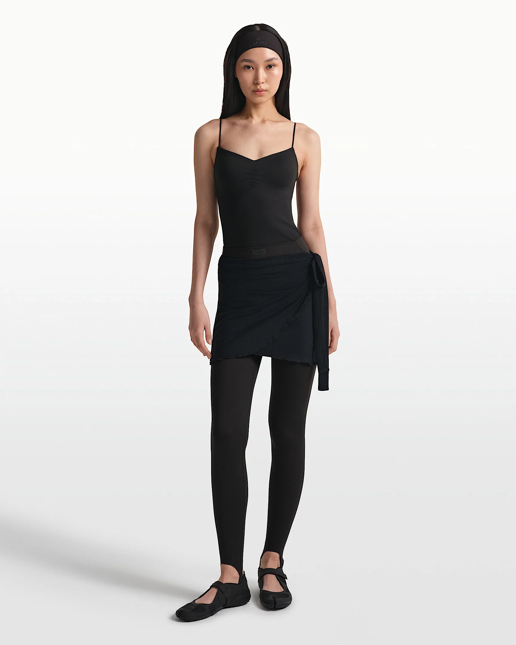NikeSKIMS Matte Women's V-Panel Stirrup Leggings - 1