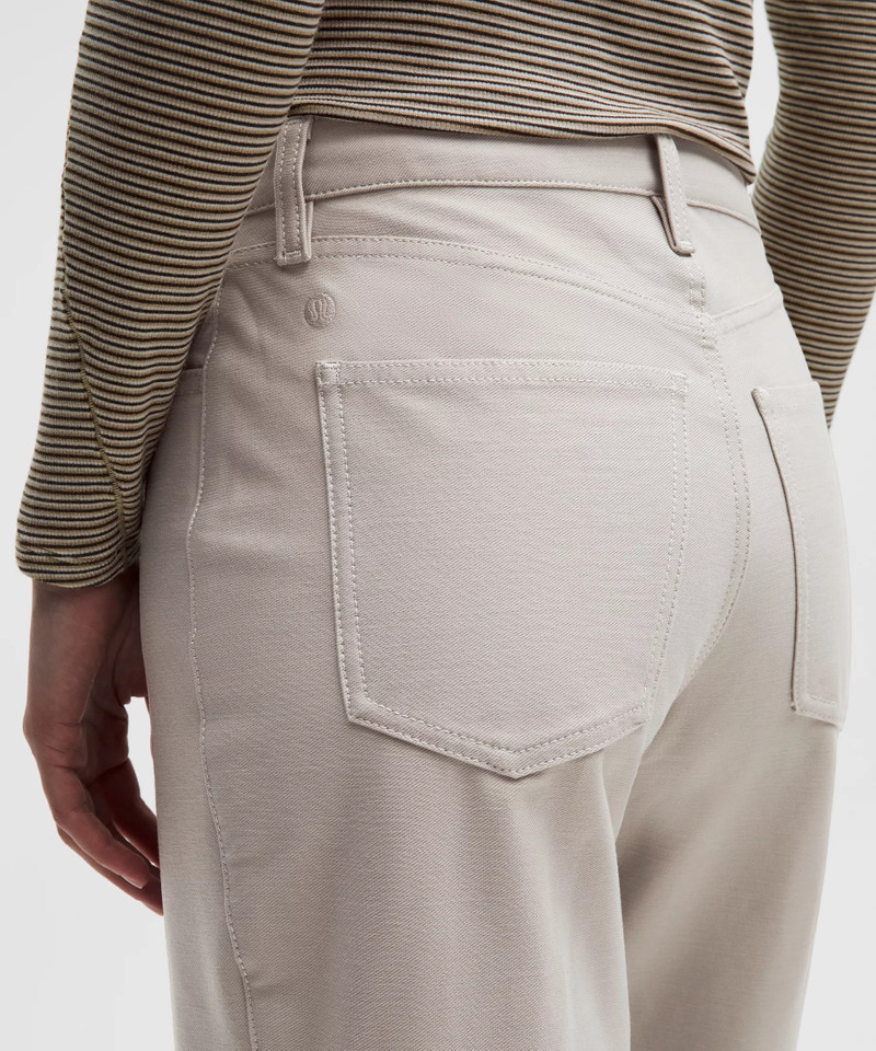 EasyFive High-Rise Subtle-Flare Pant *Short 6