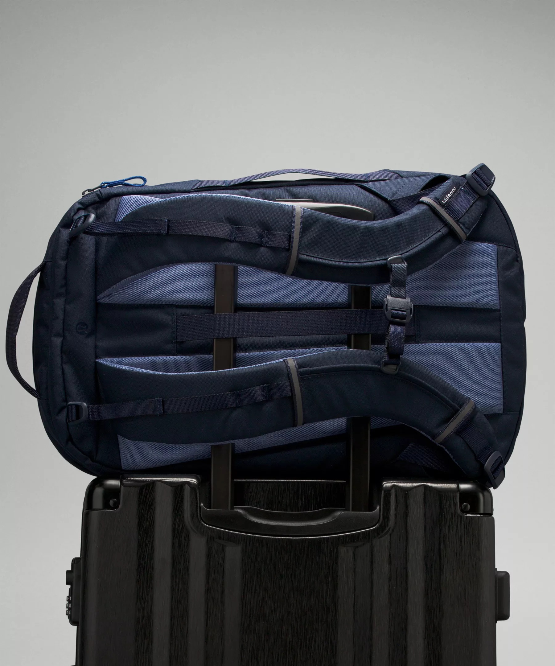 Triple-Zip Backpack 28L - 7