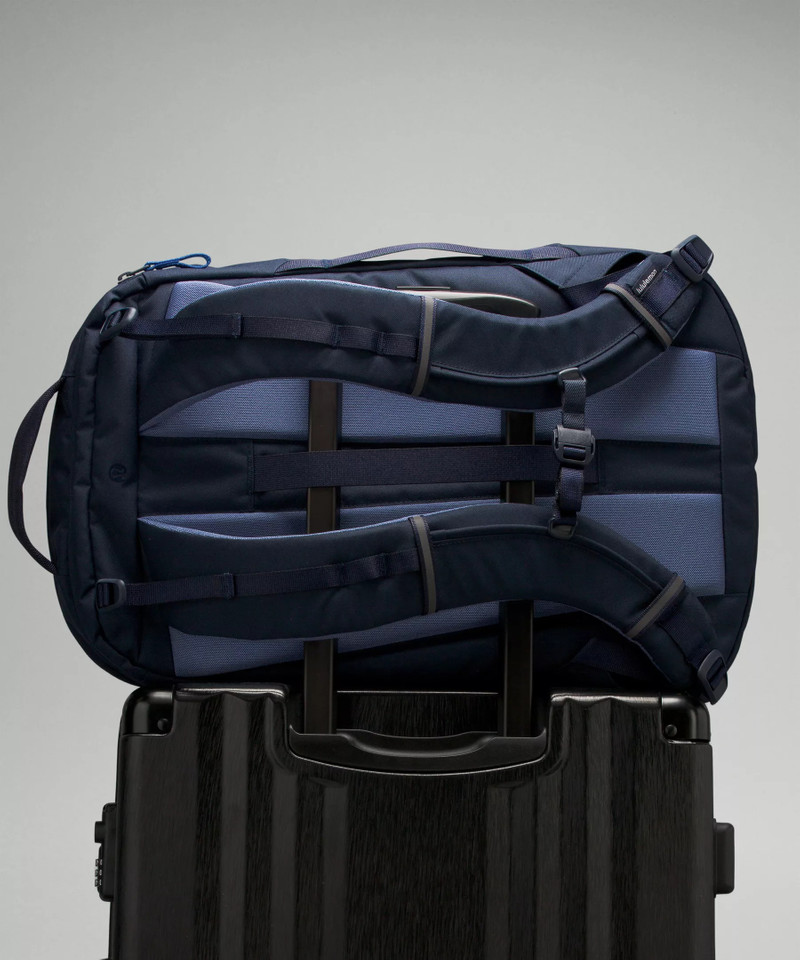 Triple-Zip Backpack 28L 7