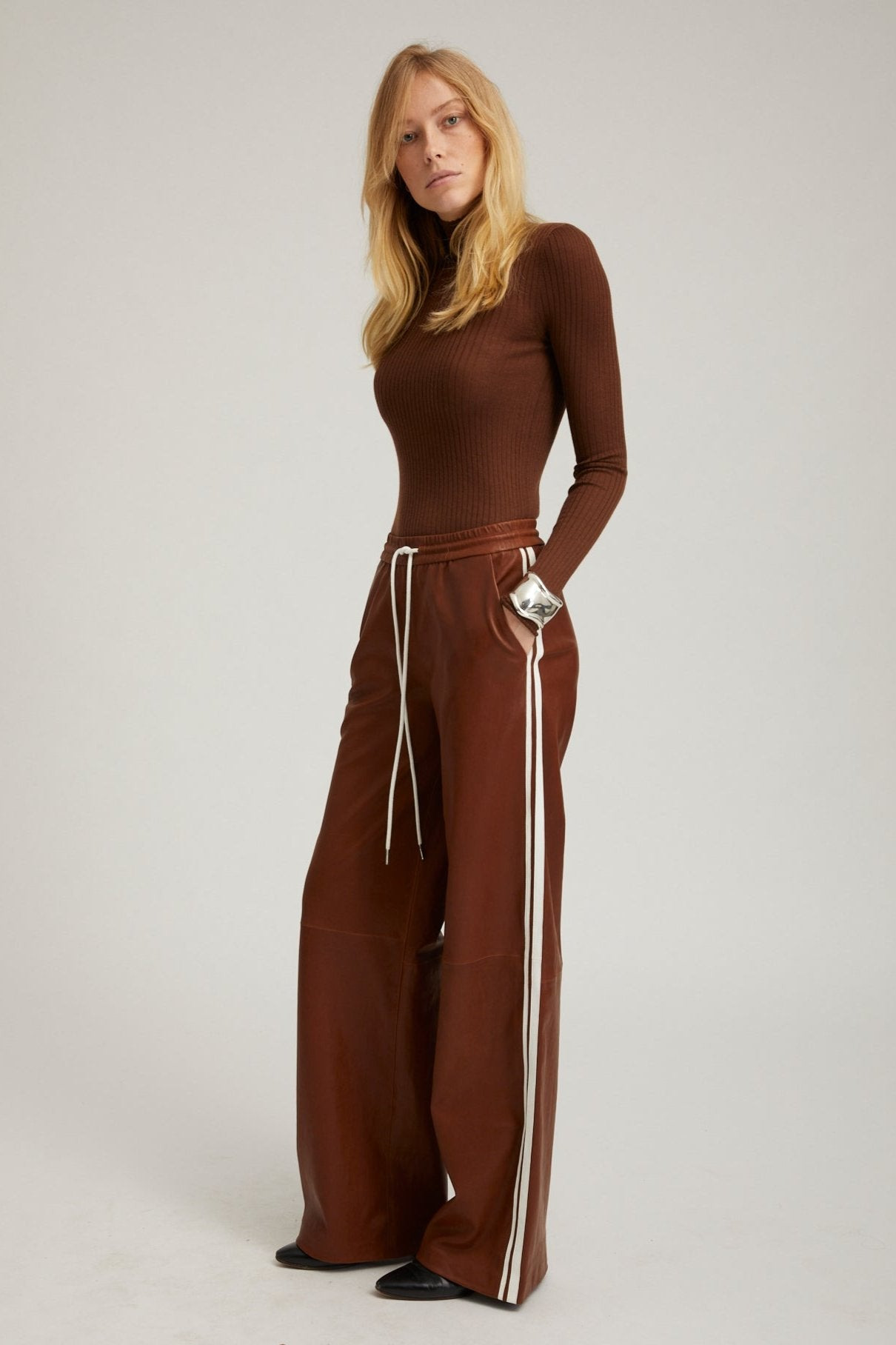 CHOCOLATE CASHMERE MOCK NECK - 4