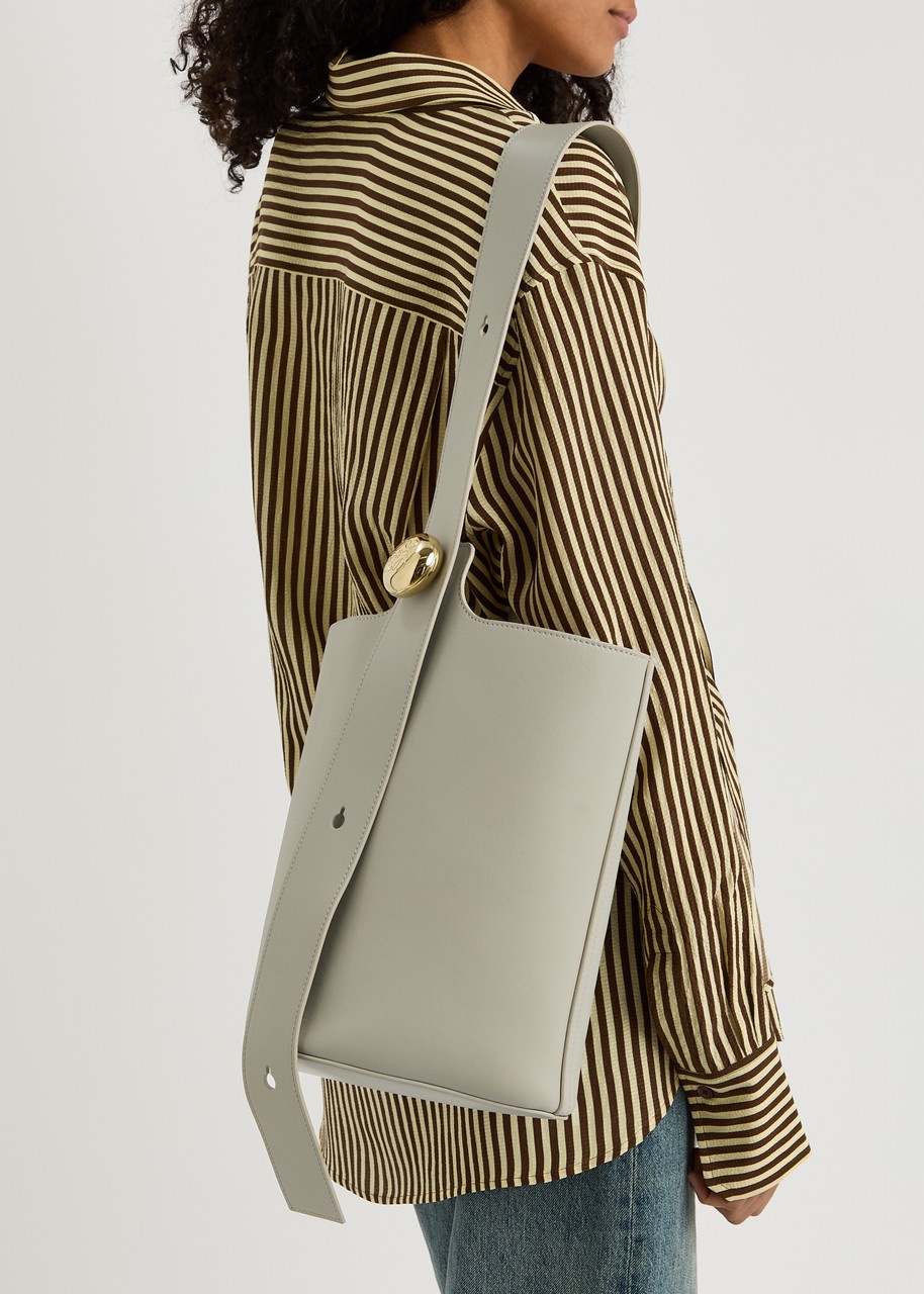 Loewe Pebble Medium Leather Bucket bag - 5