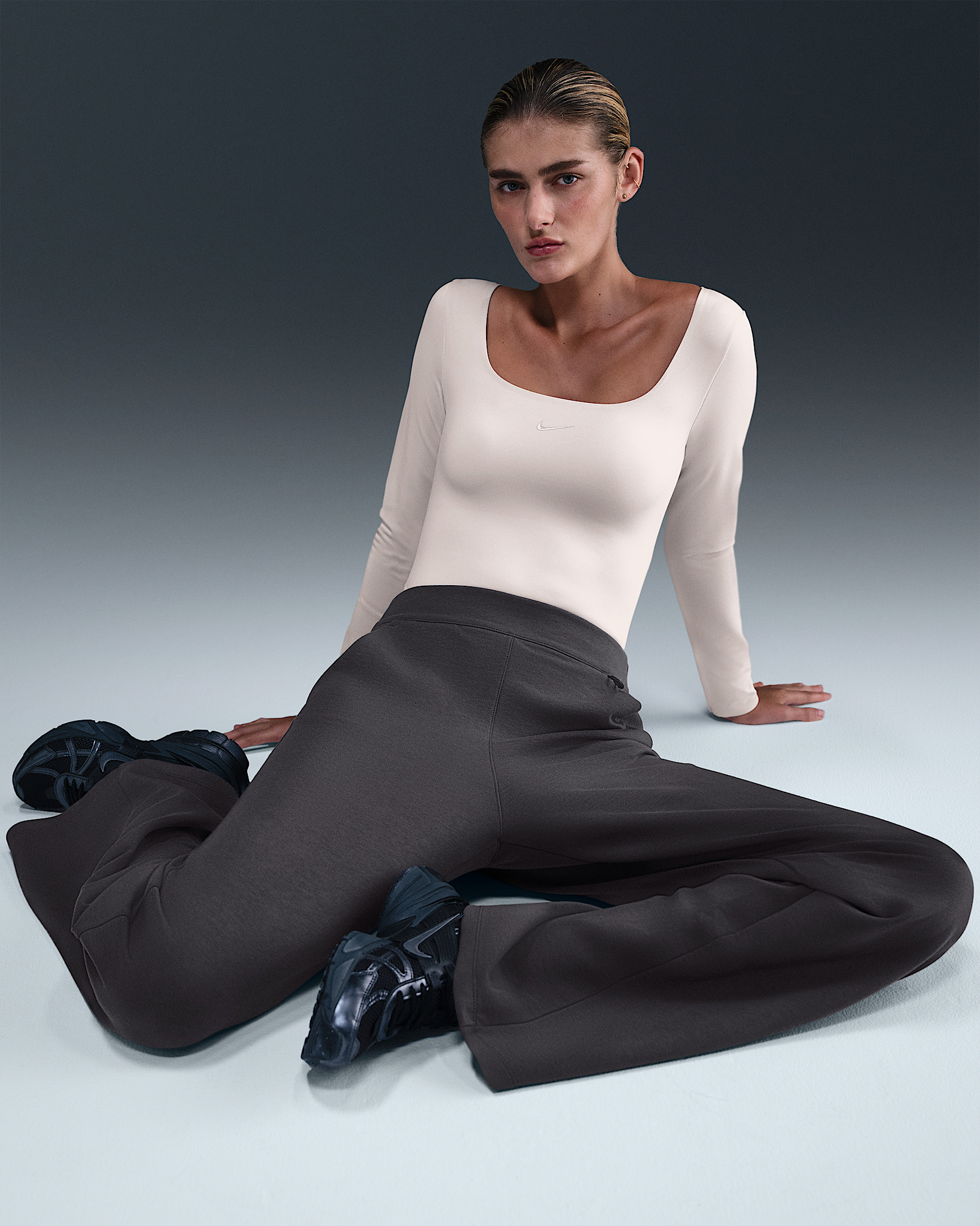 Nike 24.7 ImpossiblySoft Women's Dri-FIT High-Waisted Loose Flared Pants - 5