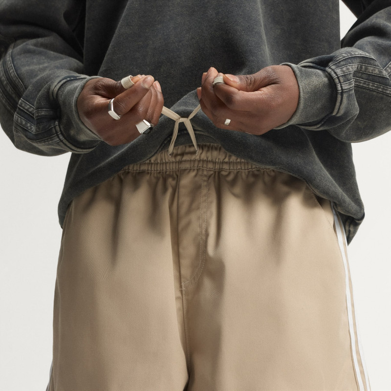 ADICOLOR COTTON TWILL CARGO SHORTS 8