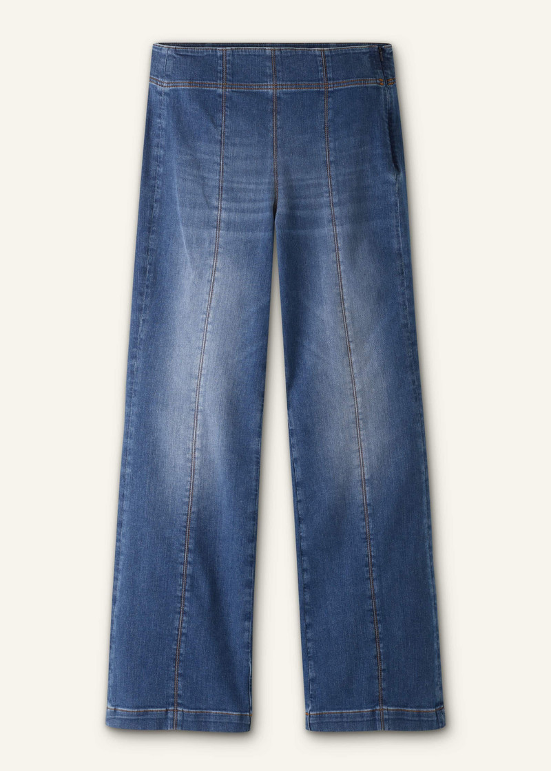 Kick Flare Travel Jean 8