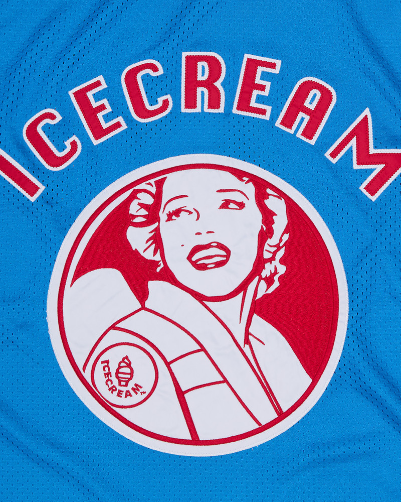 WAITRESS FOOTBALL TOP 3