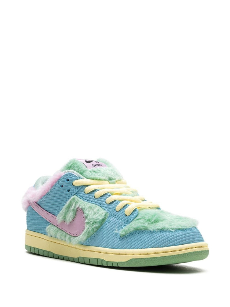 Nike SB Dunk Low "Verdy Visty" sneakers outlook