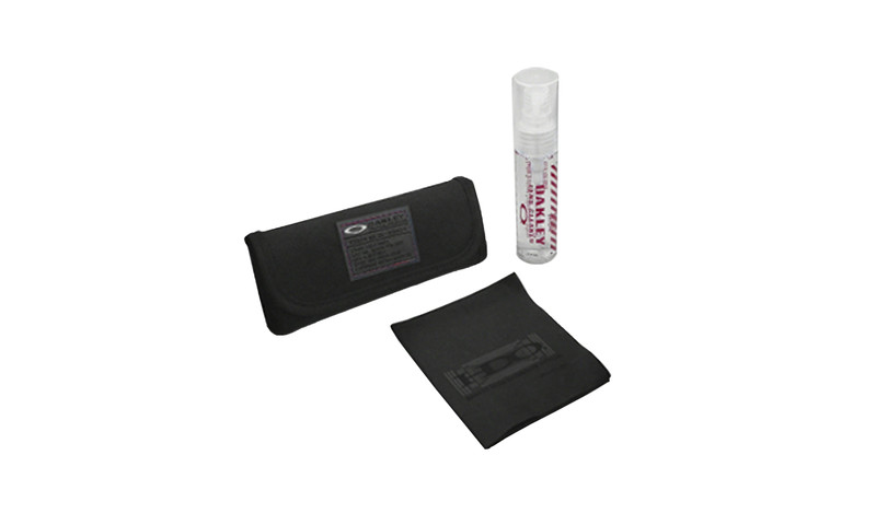 Oakley® Lens Cleaning Kit 1