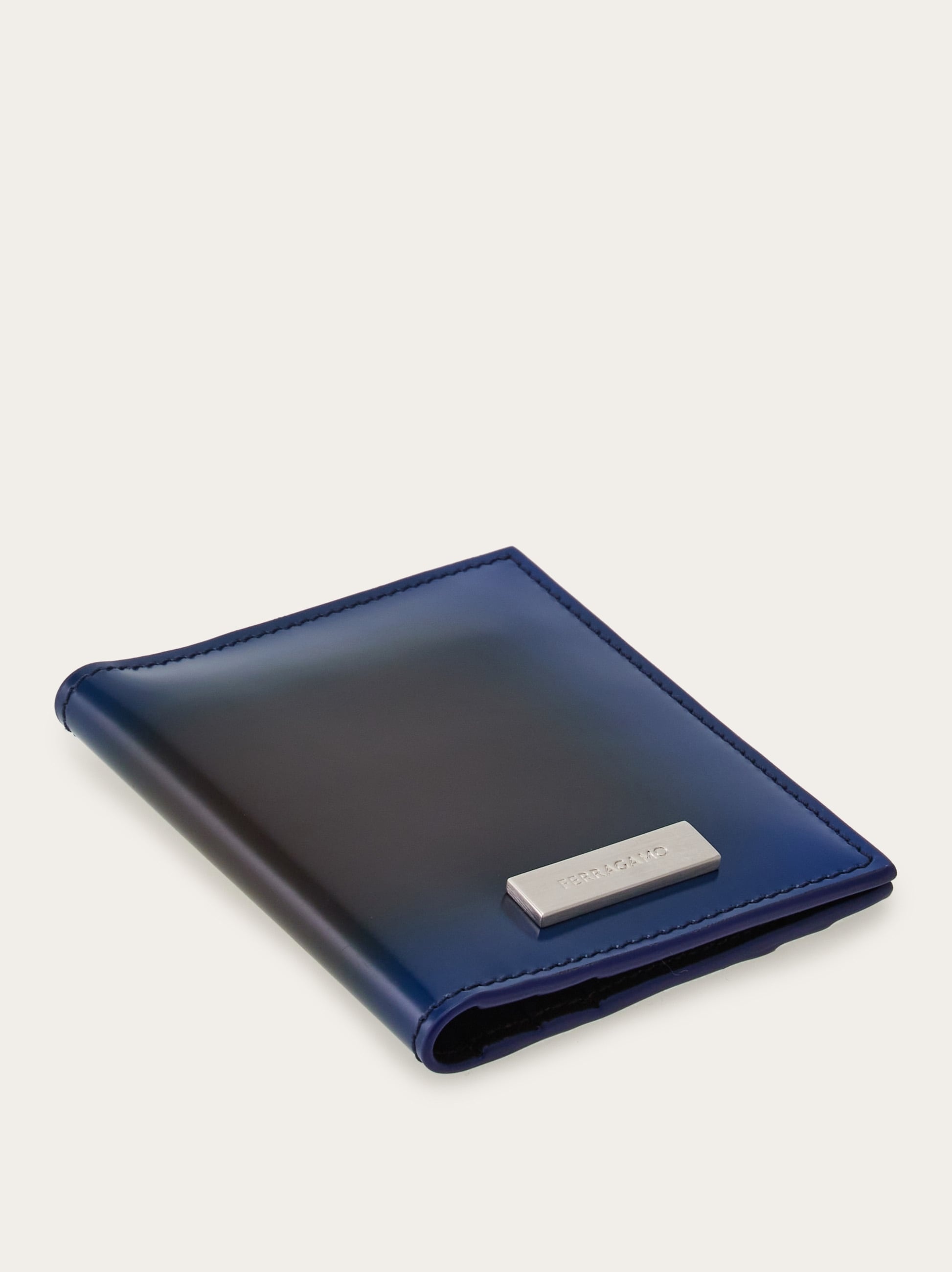 Credit card holder with nuanced detailing - 2