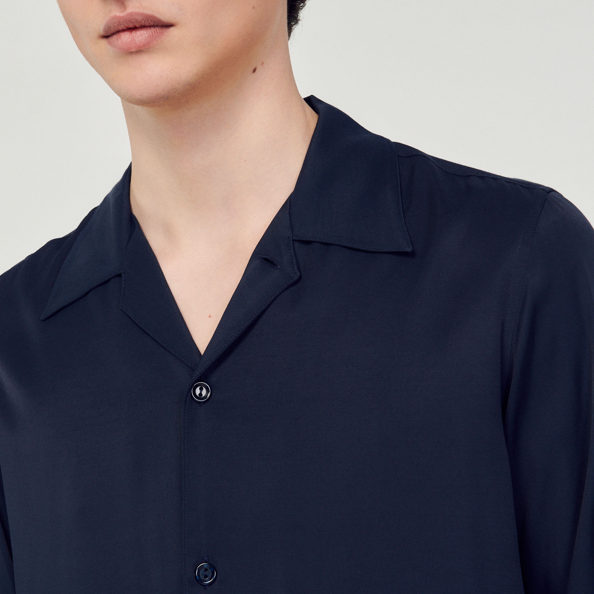 Floaty shirt with spread collar - 4