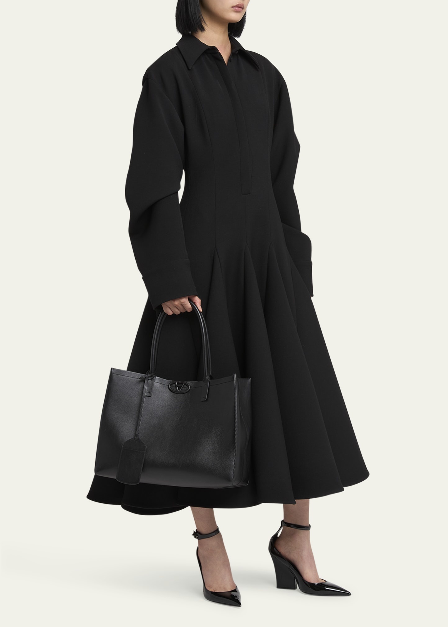 【Valentino】VLOGO LOCKER MEDIUM TOTE BAG◆5W0B0Q59RCG Valentino Garavani VLogo Locker Tote Bag | Brown | FARFETCH