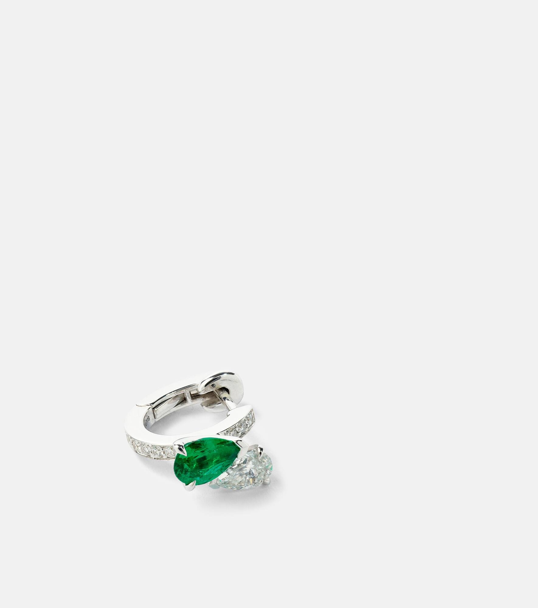 Serti sur Vide 18kt white gold single earring with diamonds and emerald - 4