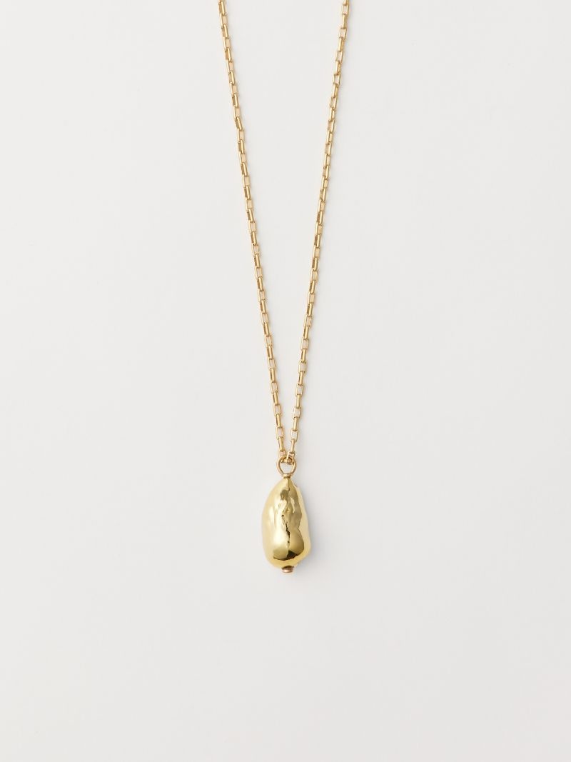 METAL DIPPED BAROQUE PEARL CHARM NECKLACE - 4