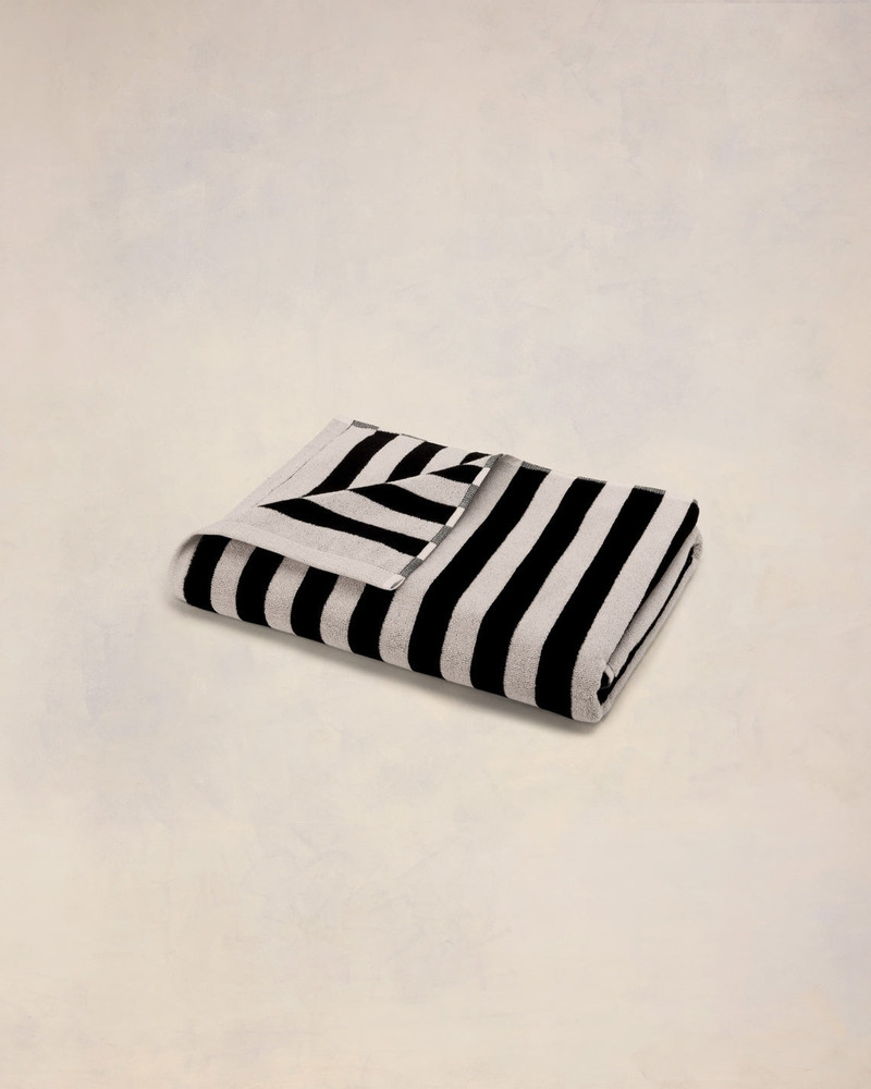 AMI Paris STRIPED BEACH TOWEL outlook