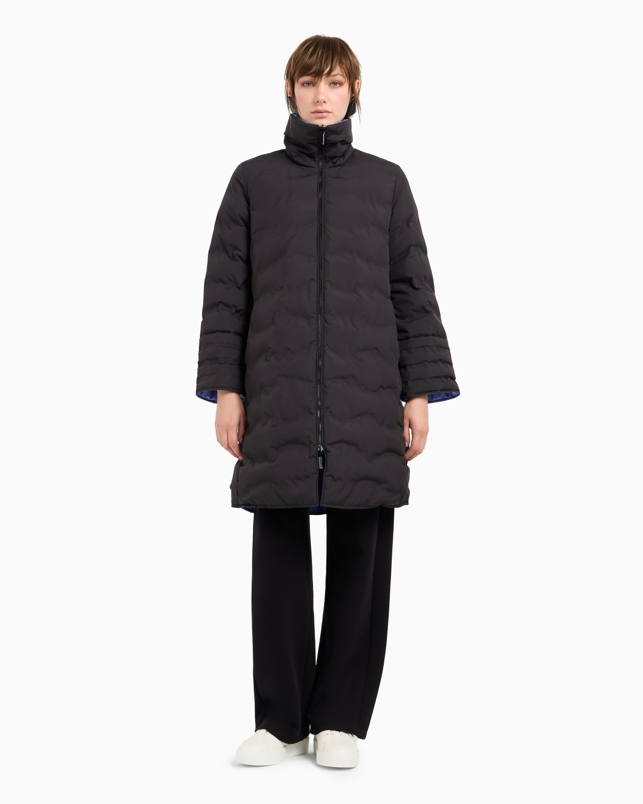 Water-repellent, reversible three-quarter length jacket in wavy quilted nylon - 2