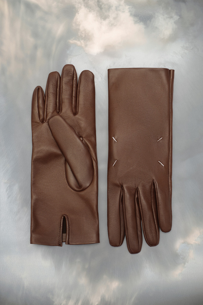 Four stitches gloves 1