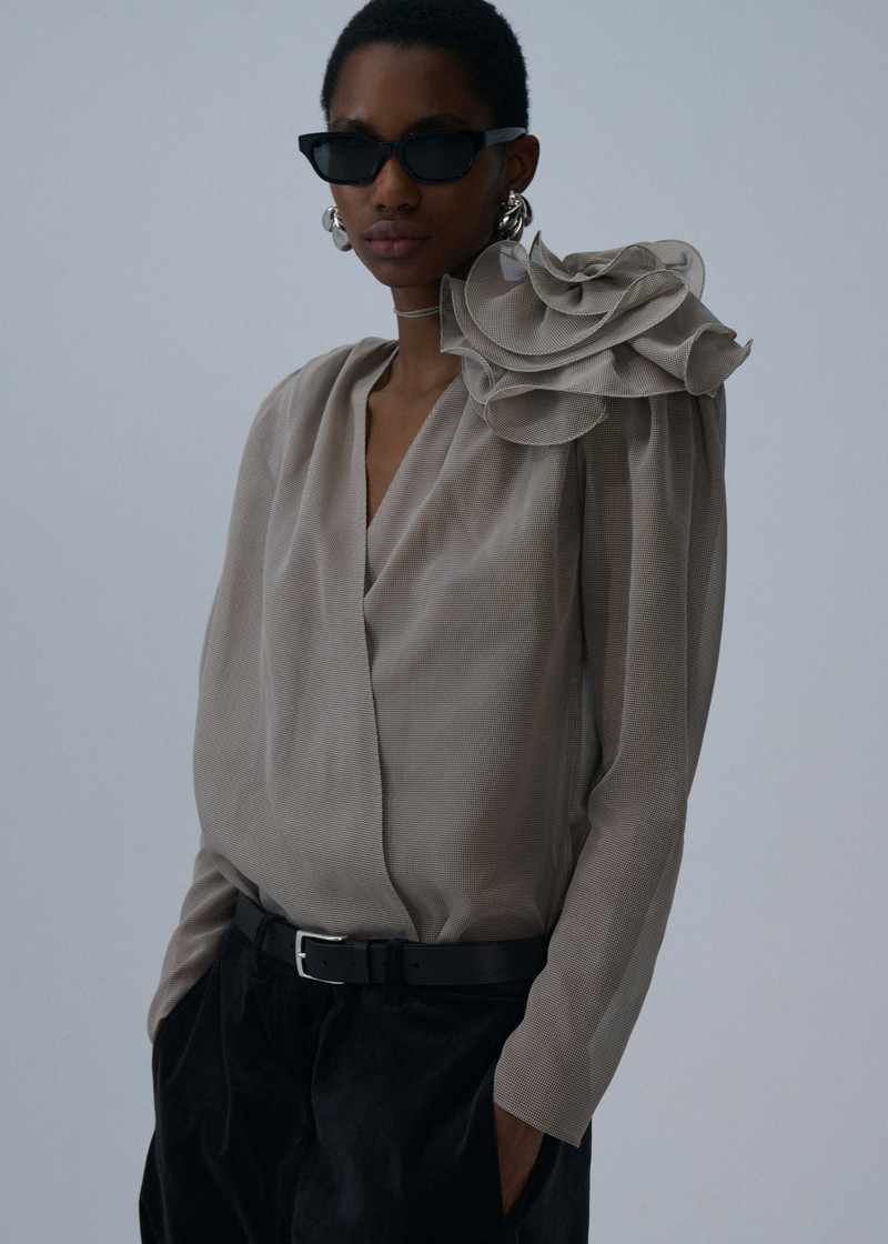 MAGDA BUTRYM Classic silk flower blouse in brown outlook