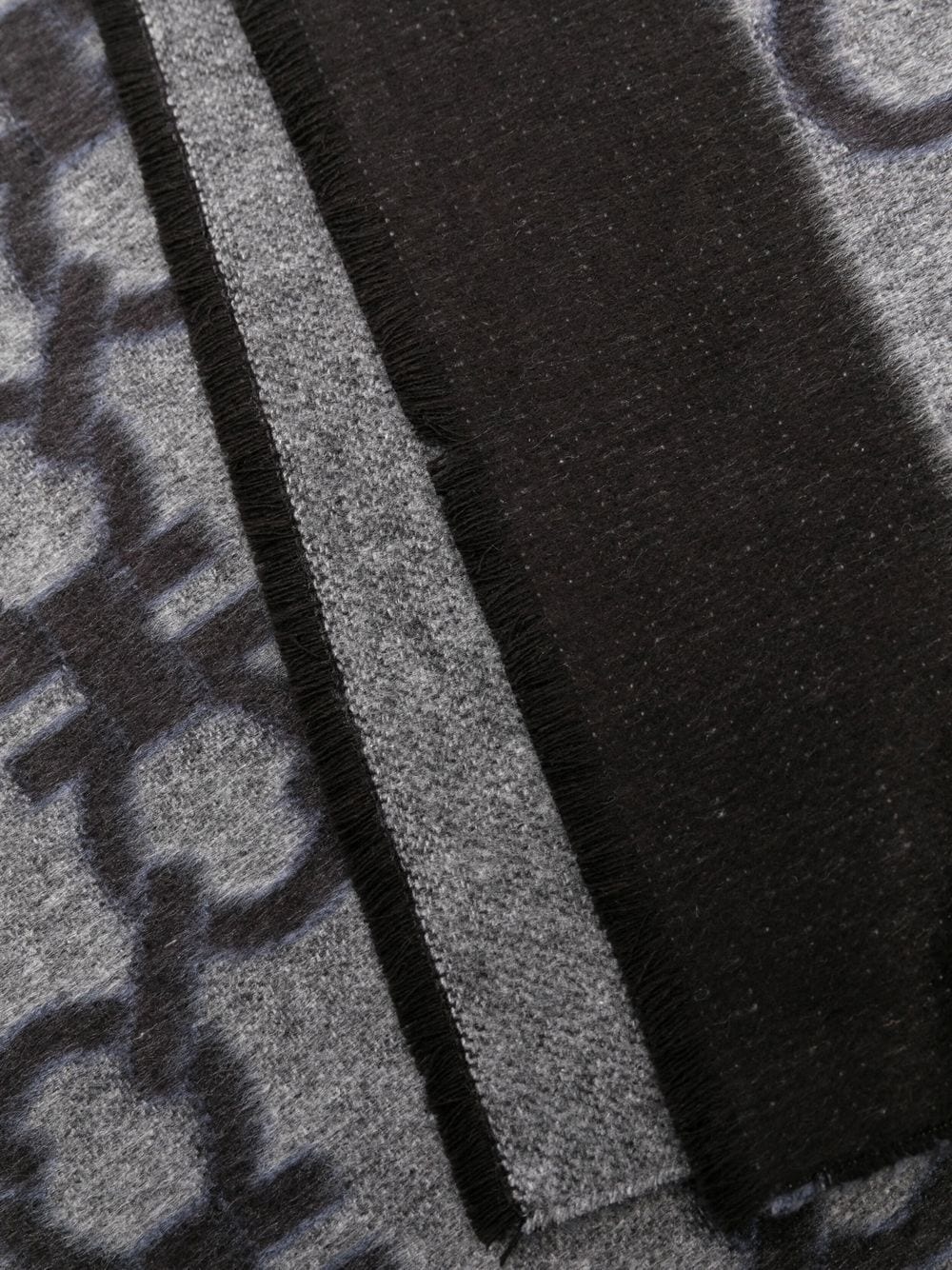 Gancini-pattern knitted scarf - 3