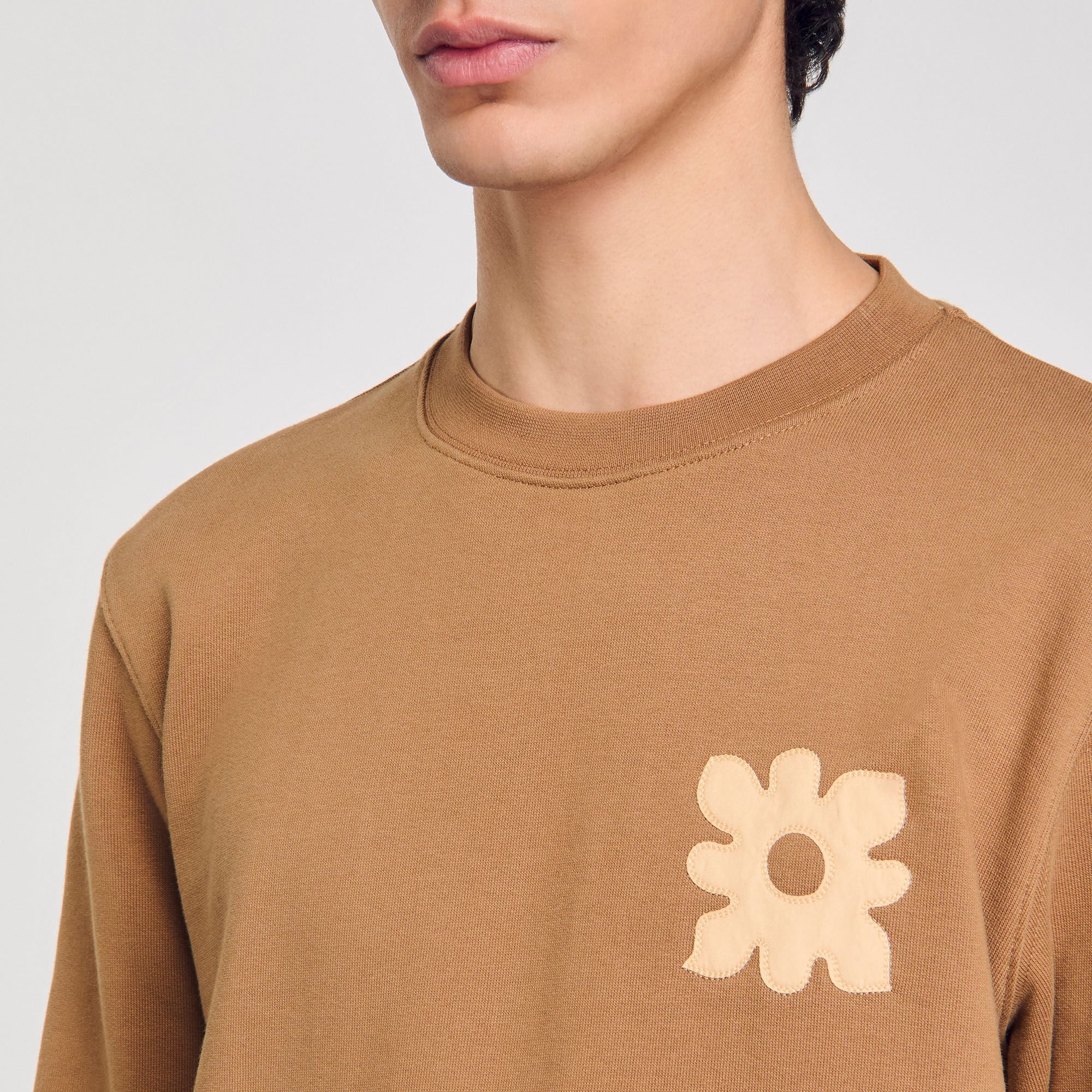 SWEATSHIRT WITH FLOWER PATCH - 3