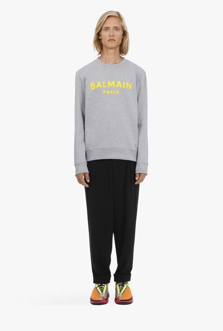 Gray cotton sweatshirt with yellow velvet Balmain logo - 4
