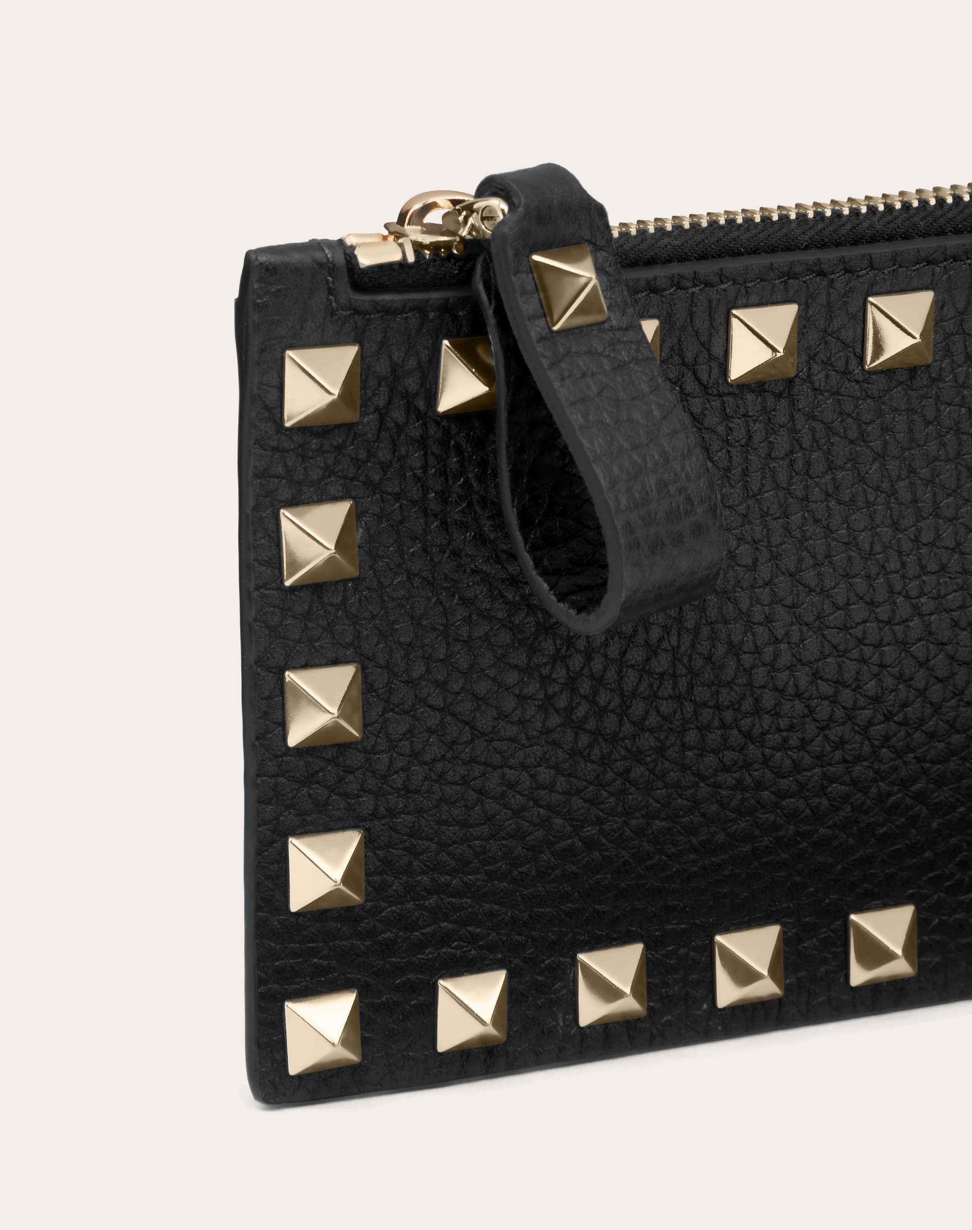 ROCKSTUD GRAINY CALFSKIN CARDHOLDER WITH ZIPPER - 2
