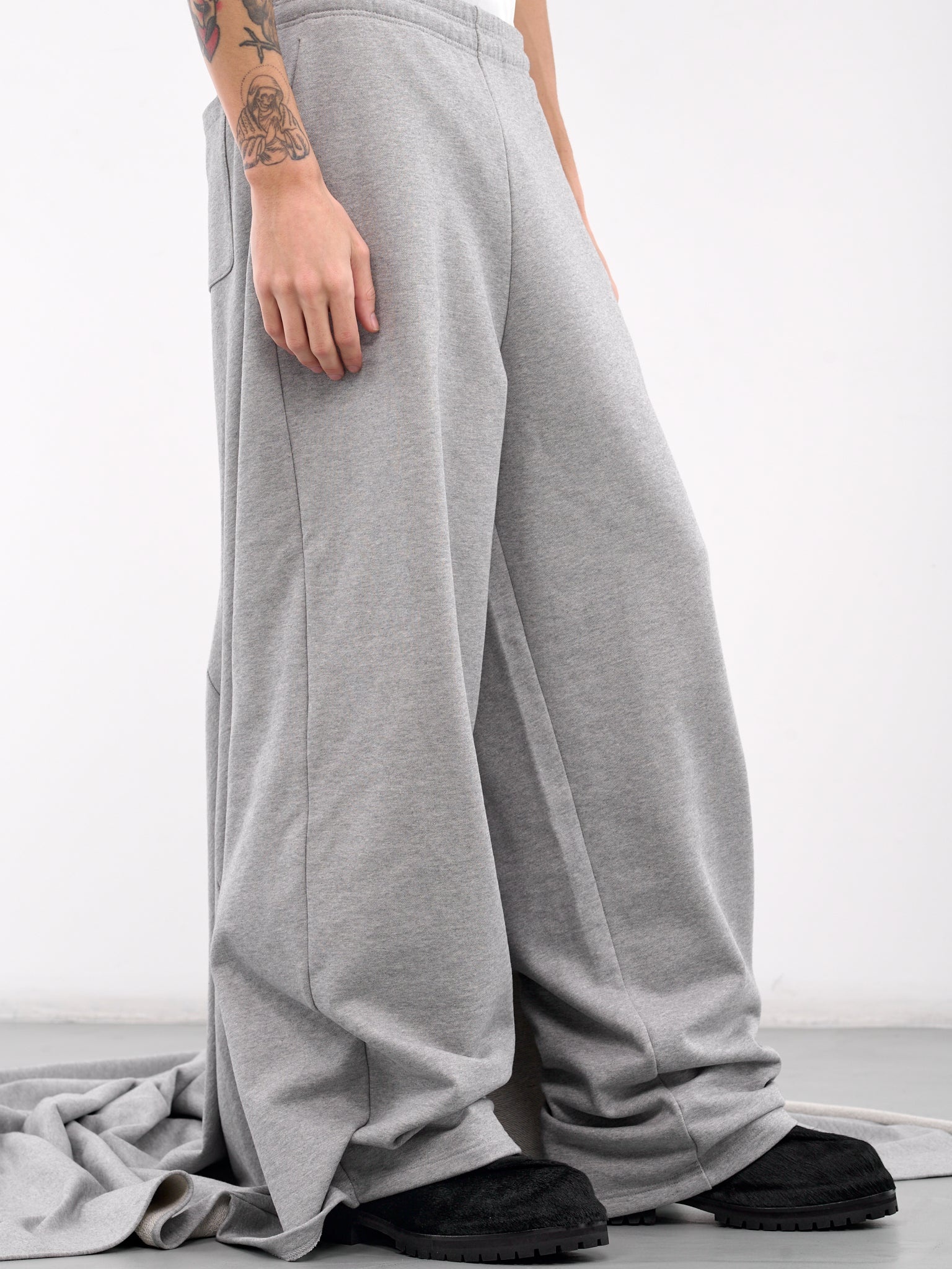 Red Carpet Sweatpants - 4