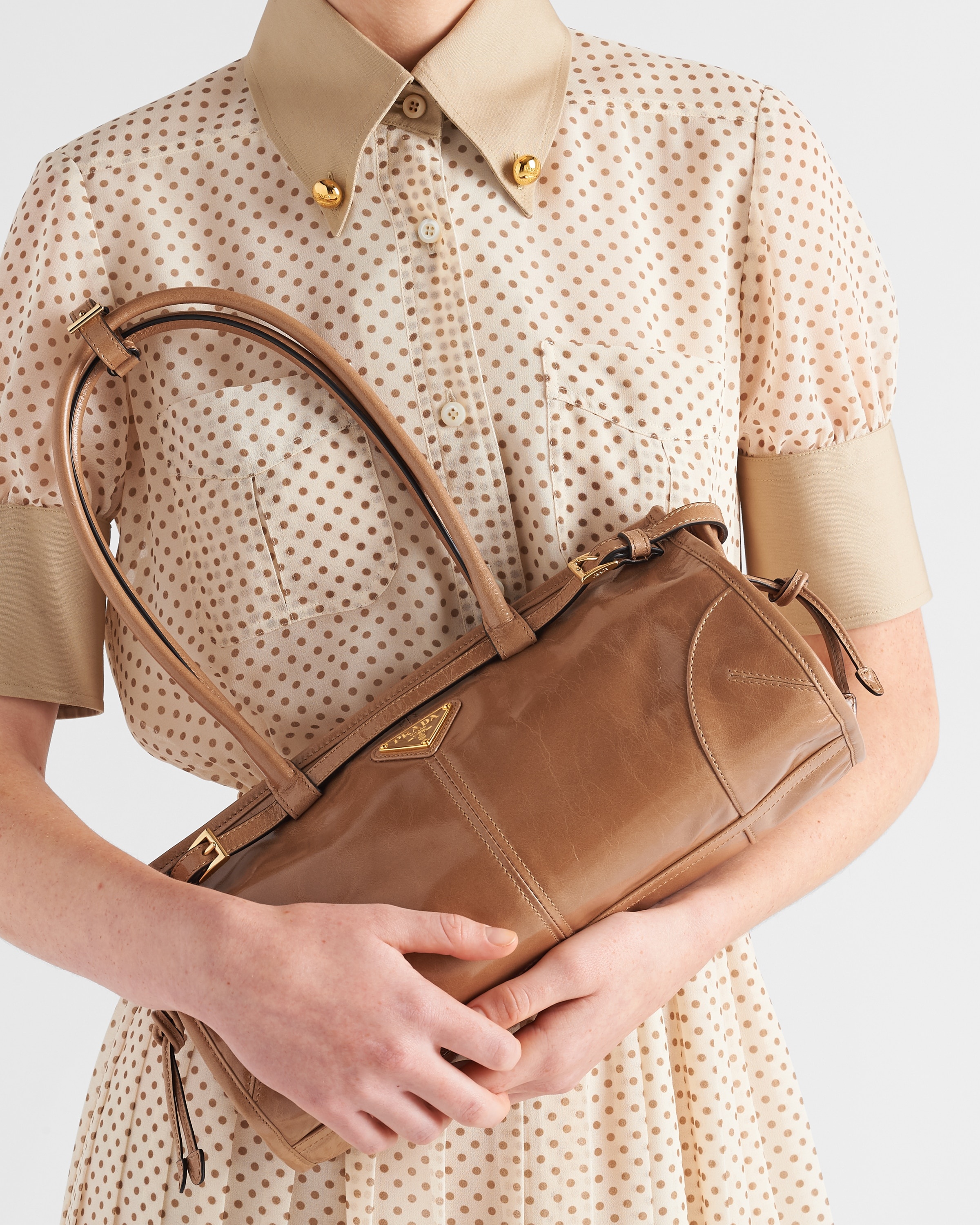Medium leather handbag - 8