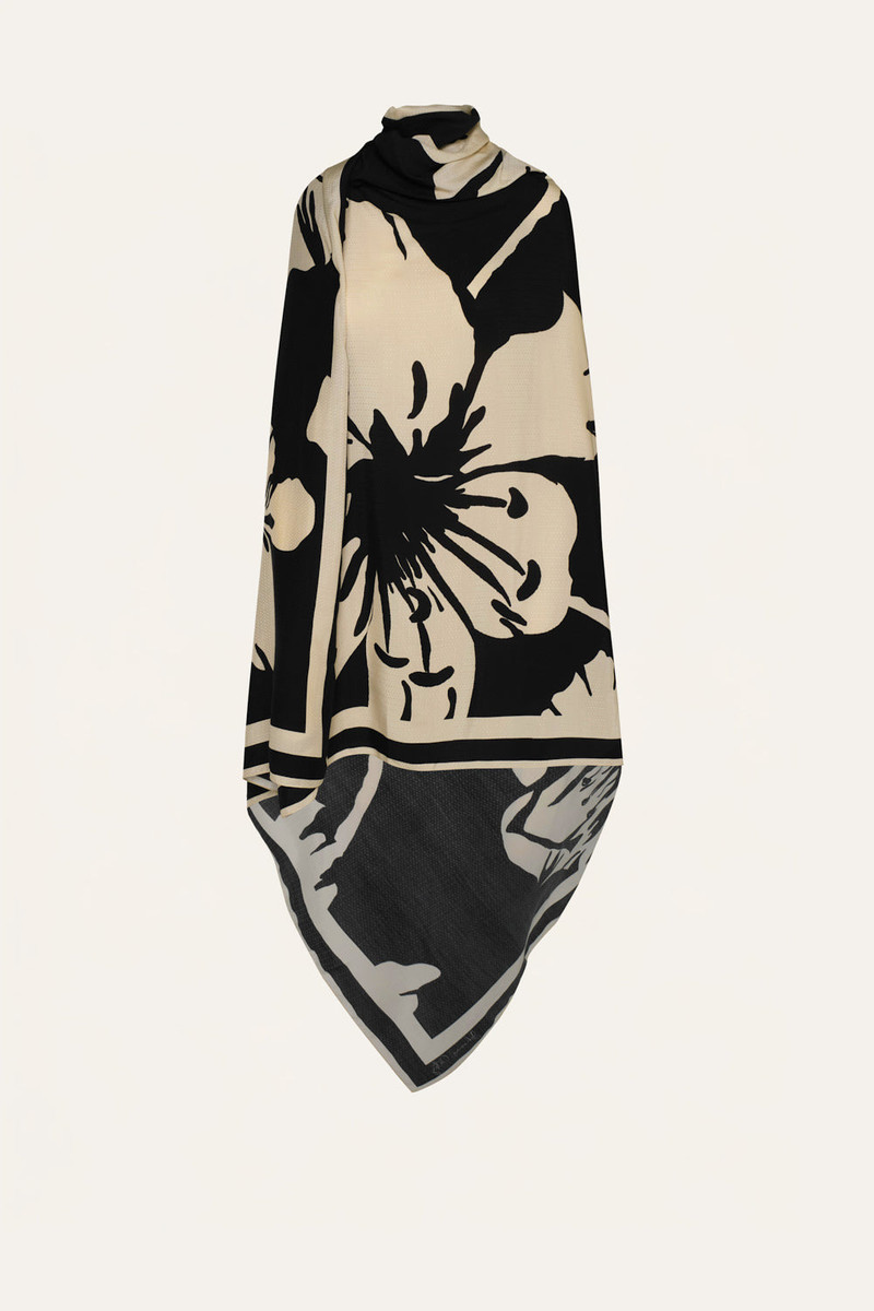 Johanna Ortiz Delicate Astromelia Shawl outlook