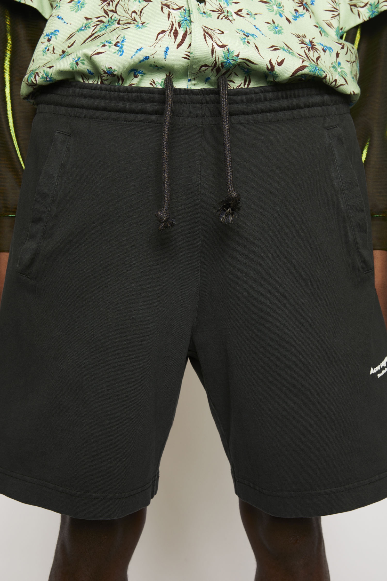 Reversed-logo shorts black - 4