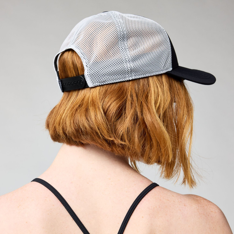 BROOKS Surge Trucker Hat outlook