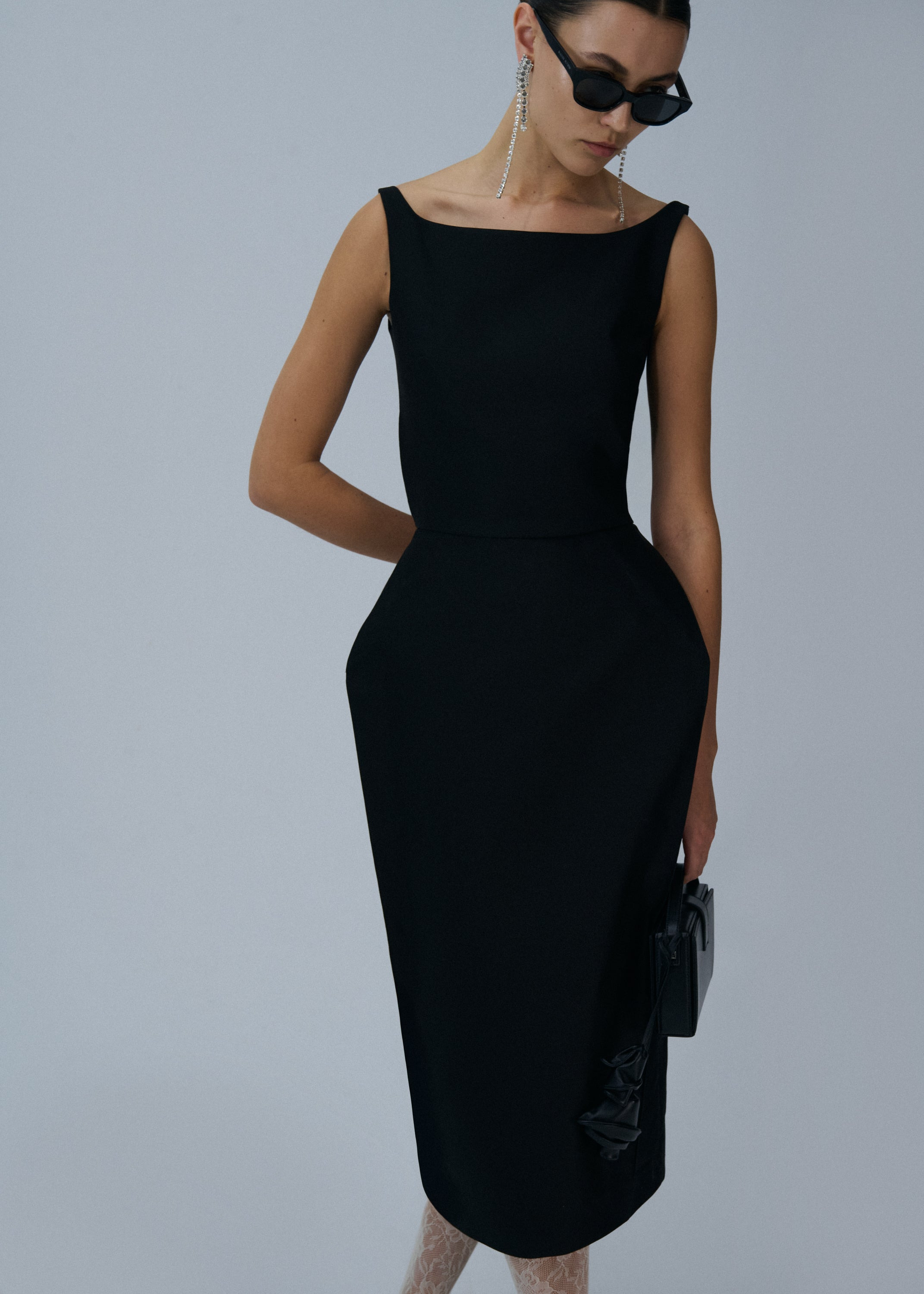 Roundneck hip pad midi dress in black - 3