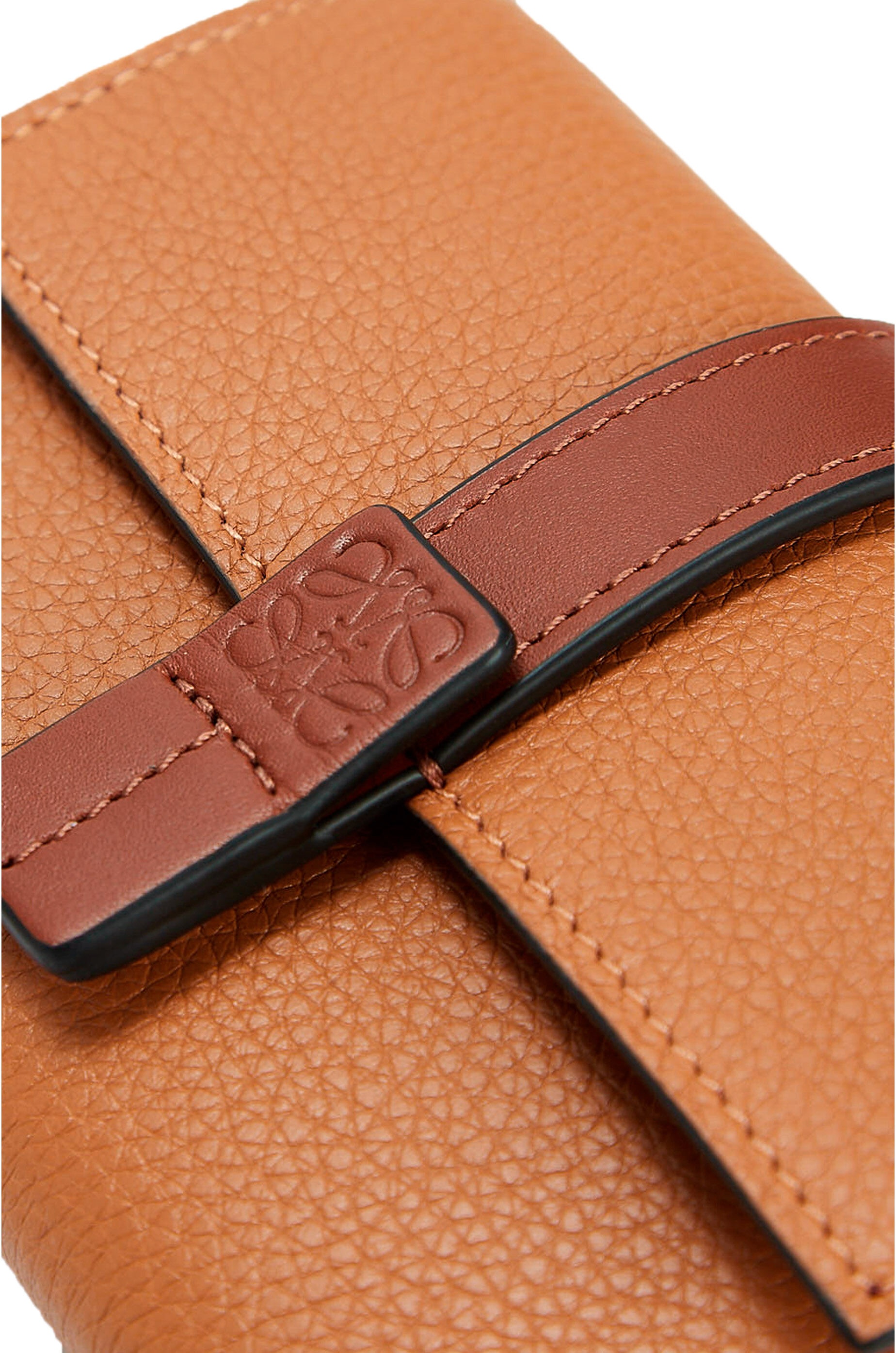 Small vertical wallet in soft grained calfskin - 5